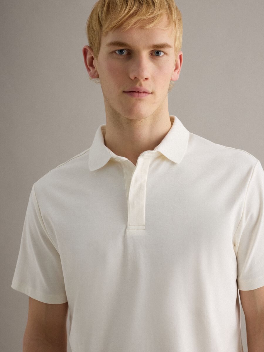White polo shirt in pure mercerised cotton, regular fit_0