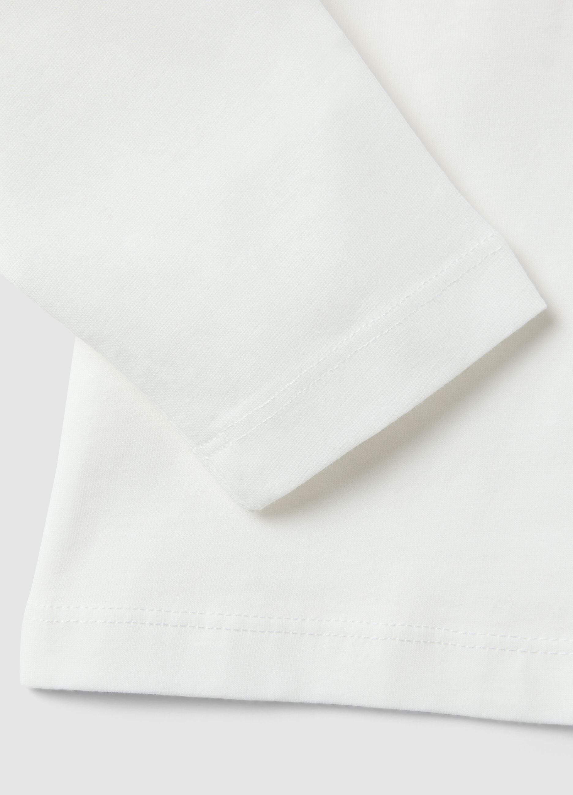 Boys&rsquo; white pure cotton T-shirt with car print, regular fit