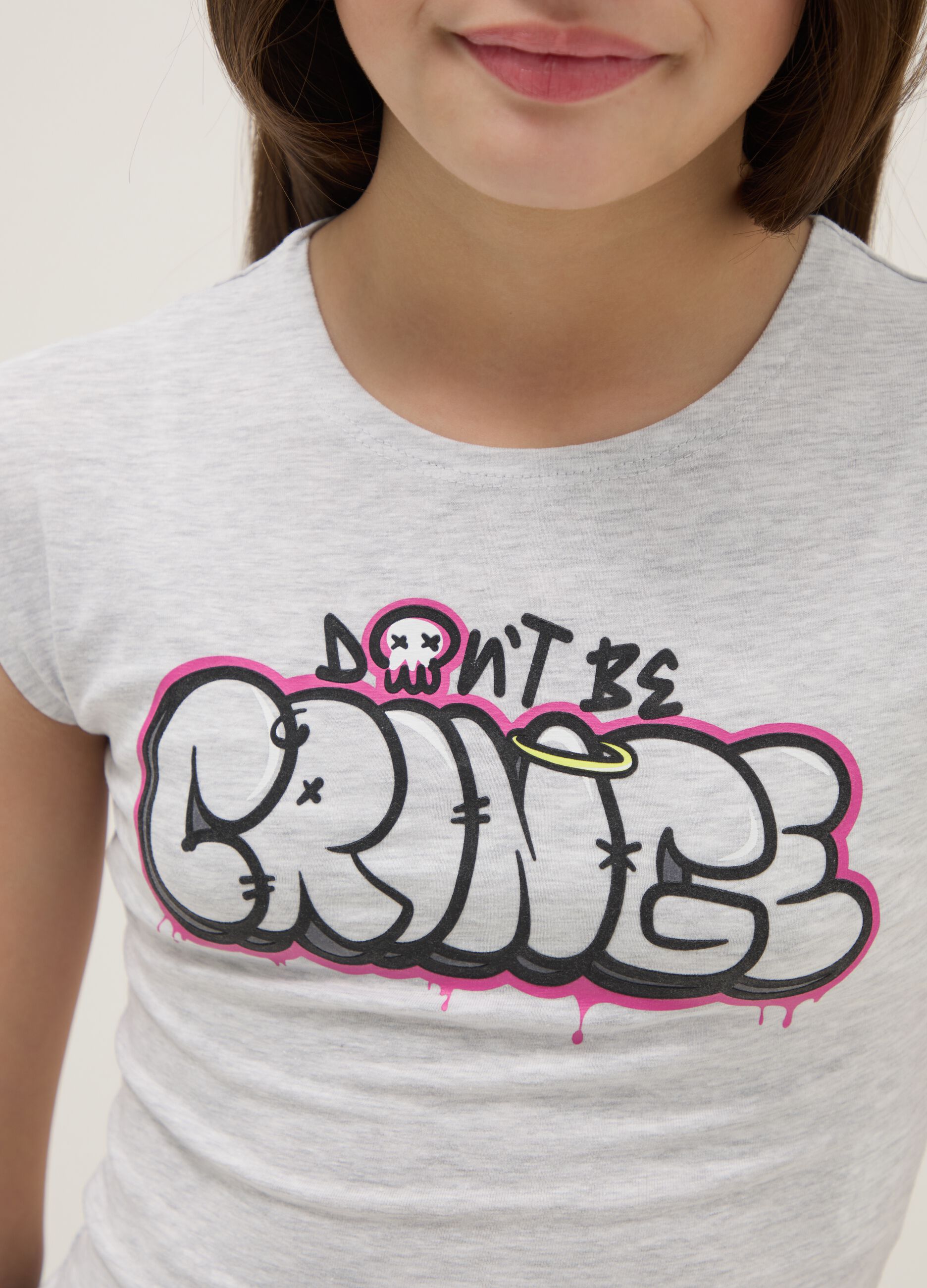 Grey stretchy cotton slim fit girl's T-shirt with print