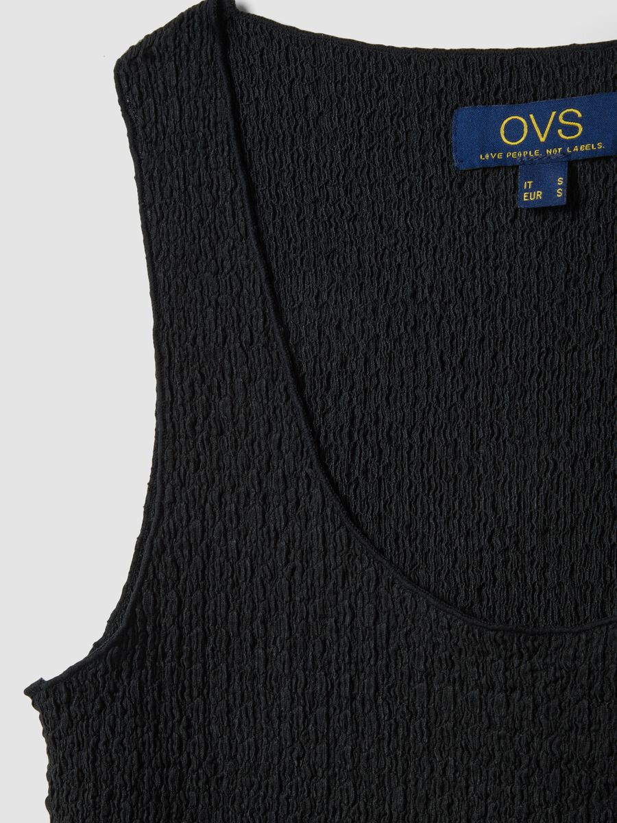 Black stretch tank top with crinkled texture_5