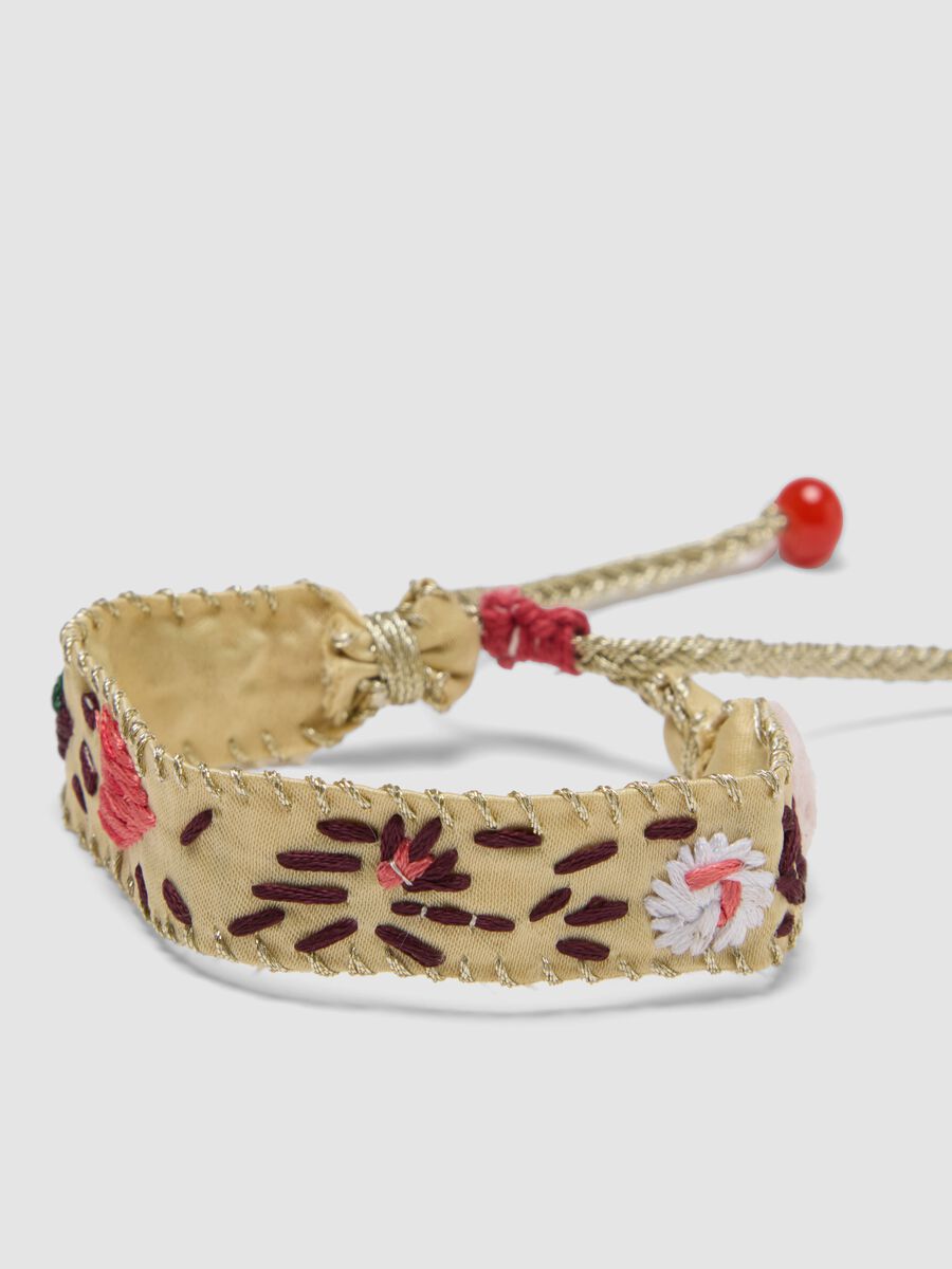 Bracciale beige ricamato con laccetti regolabili_2