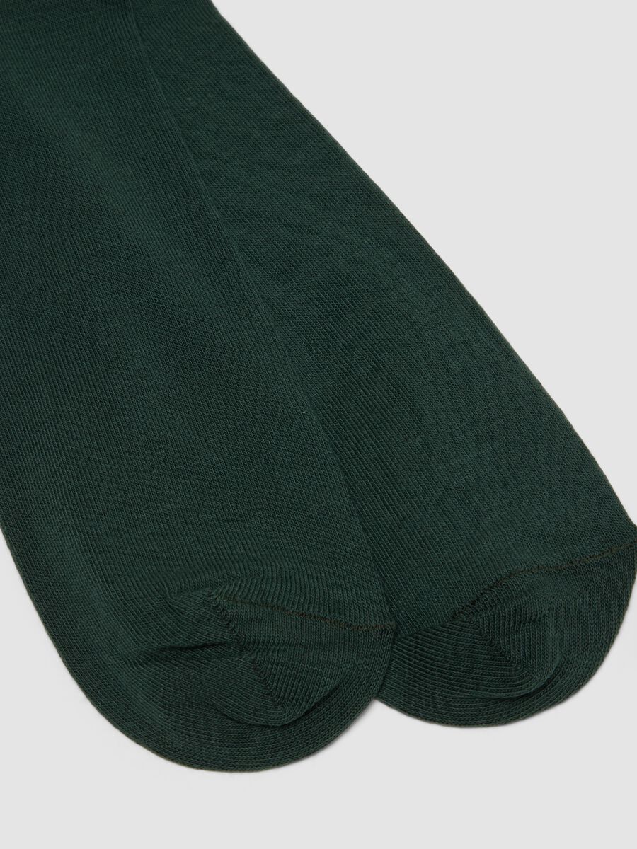 Two-pack of blue and green long socks in stretch cotton_2