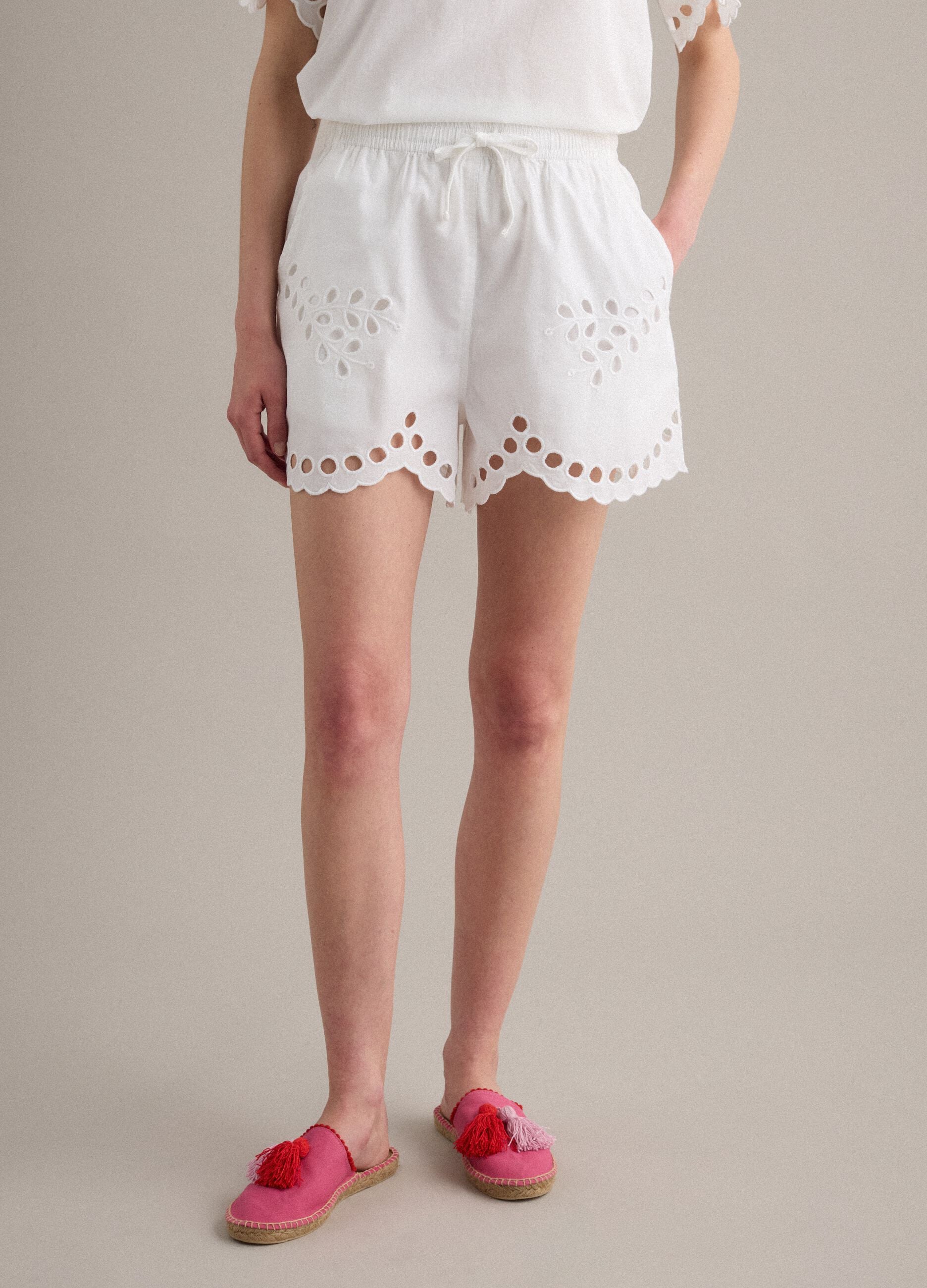 White pure cotton shorts with elasticated waistband