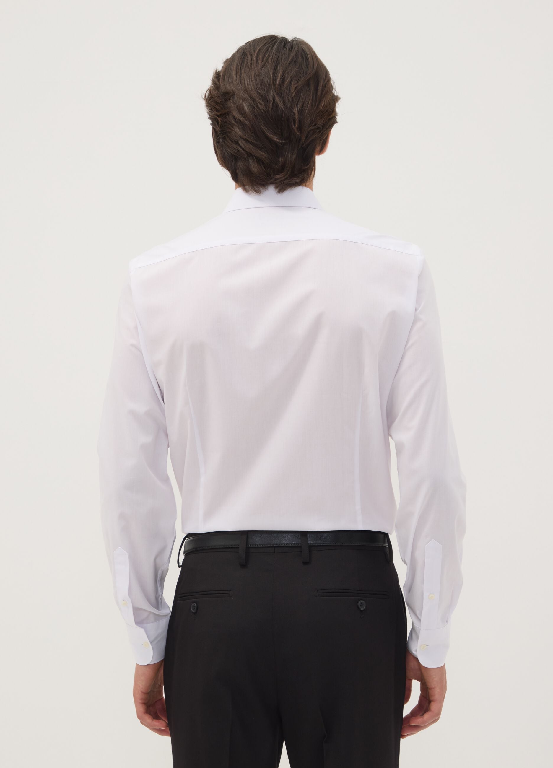 White slim-fit shirt with classic collar, easy-iron