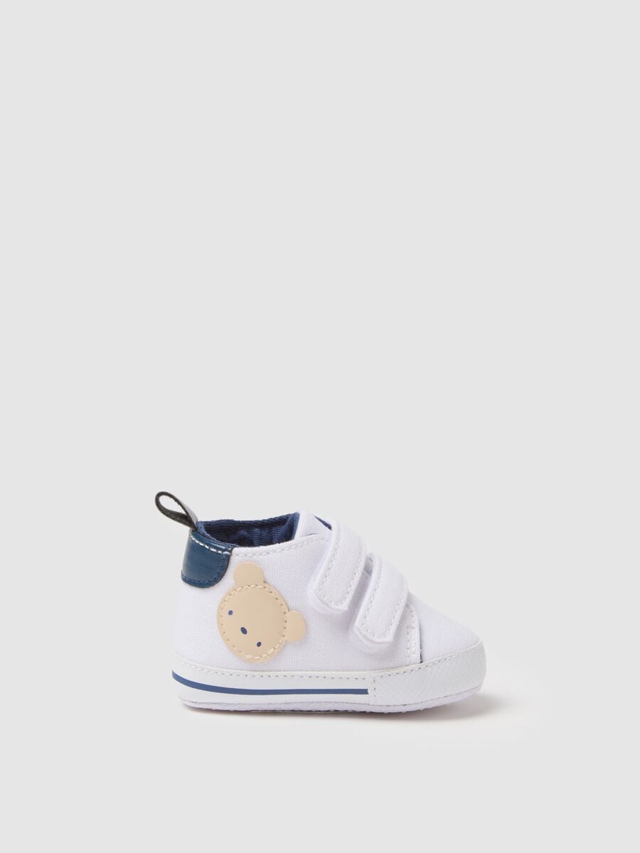 White canvas baby shoes_0