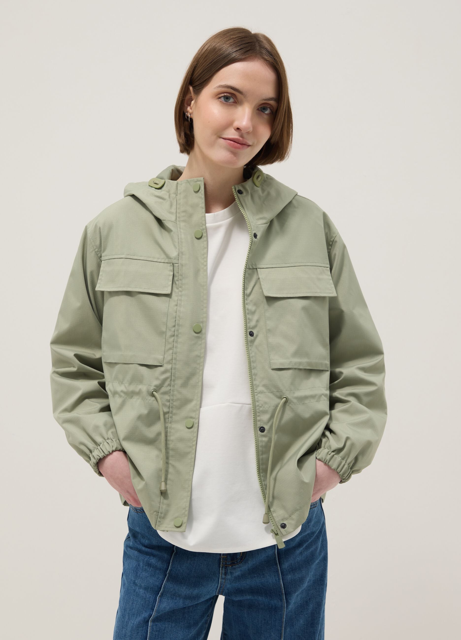 Green waterproof jacket with regular fit, pockets and hood