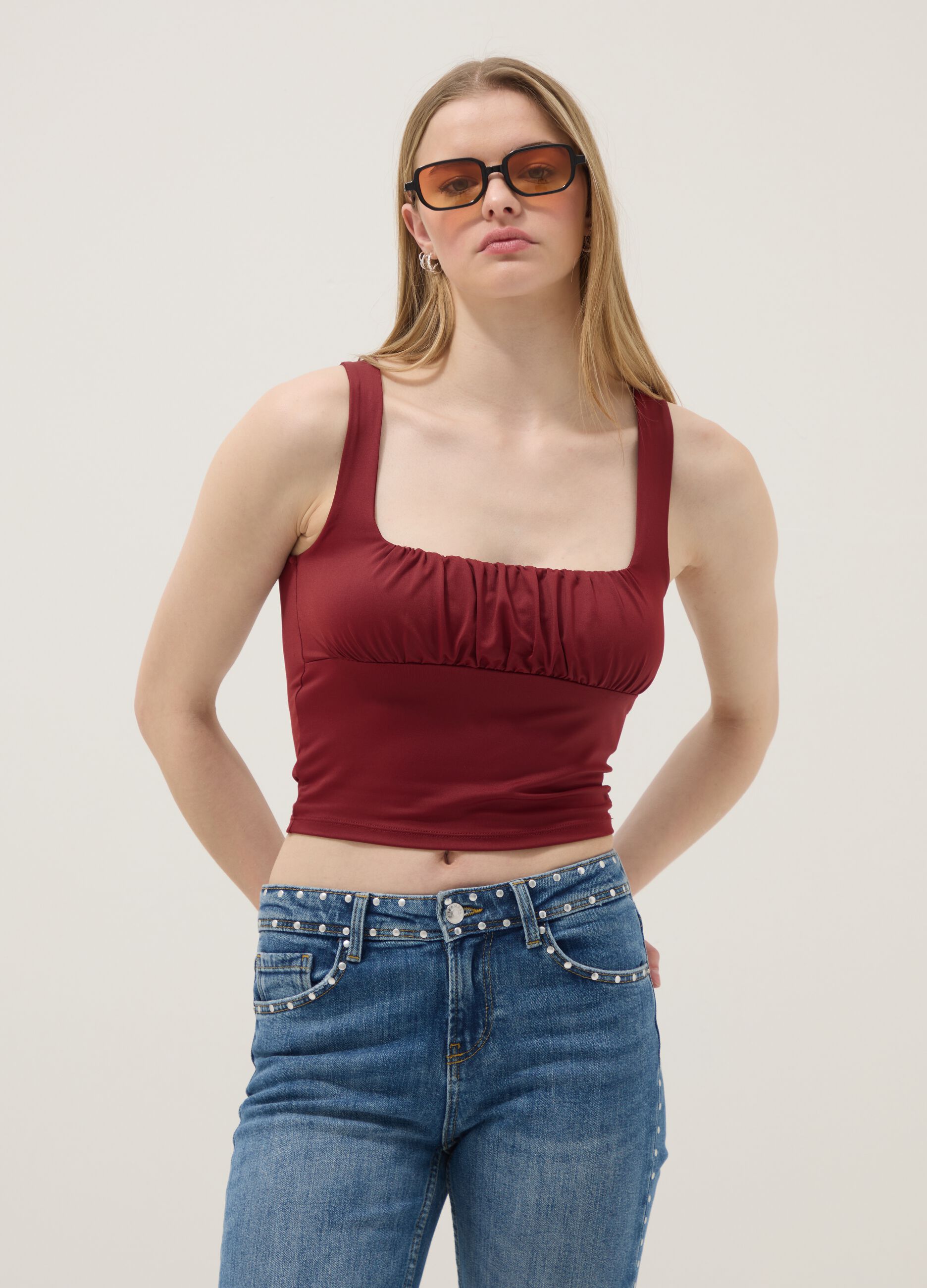 Red stretch fabric regular-fit tank top with pleats