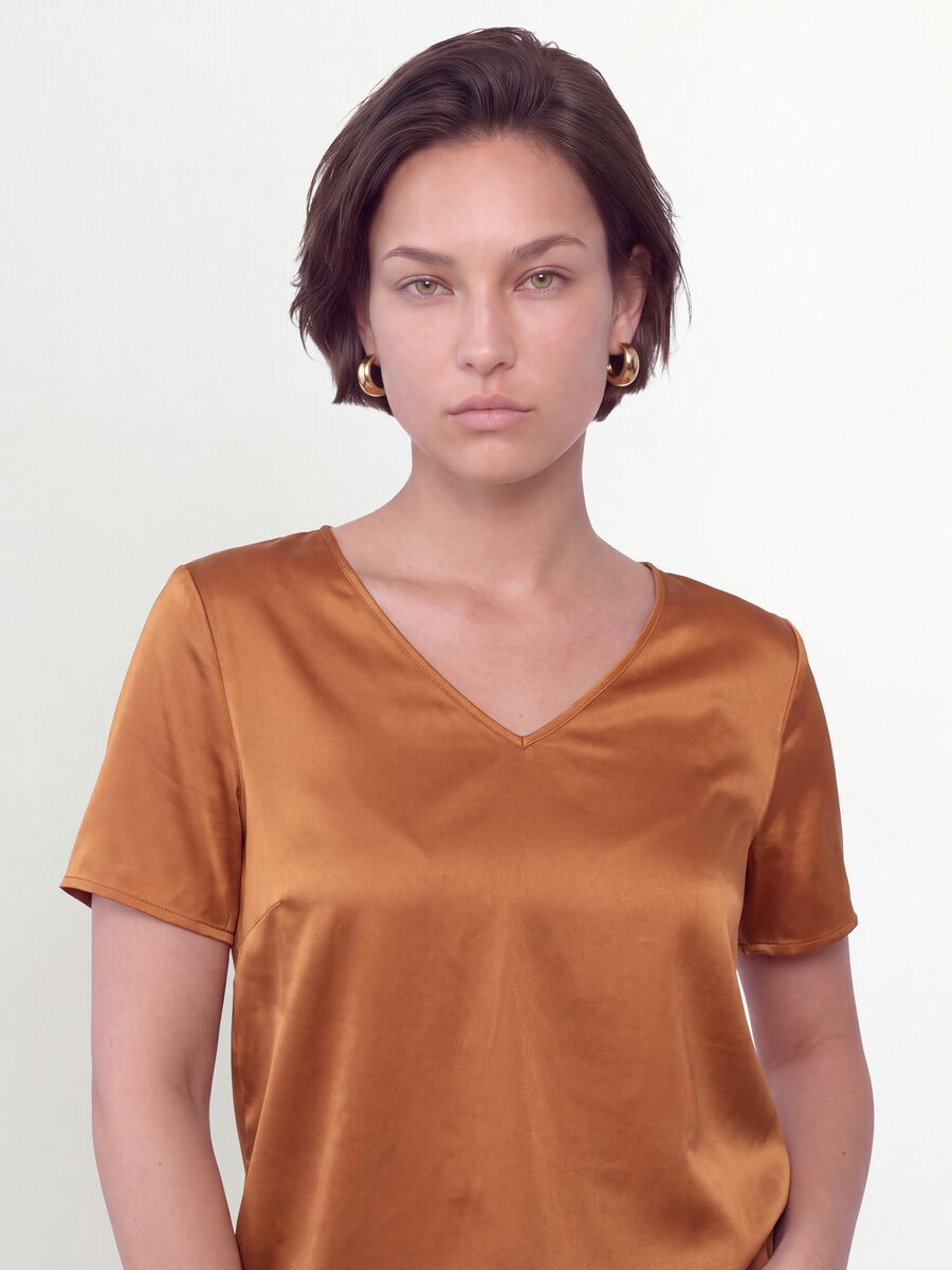 Brown satin V-neck blouse in stretch fabric, regular fit_1