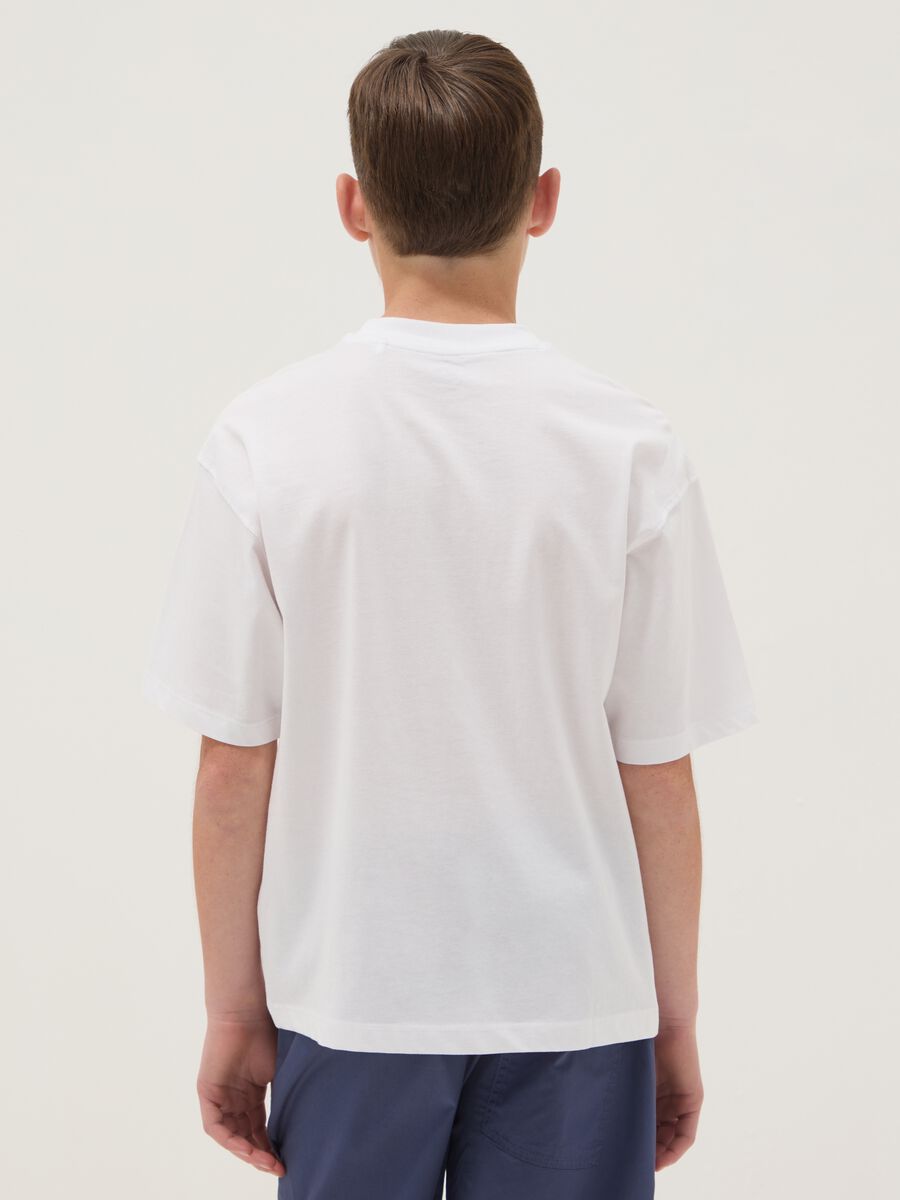 T-shirt in puro cotone bianca da ragazzo oversize fit con stampa_1