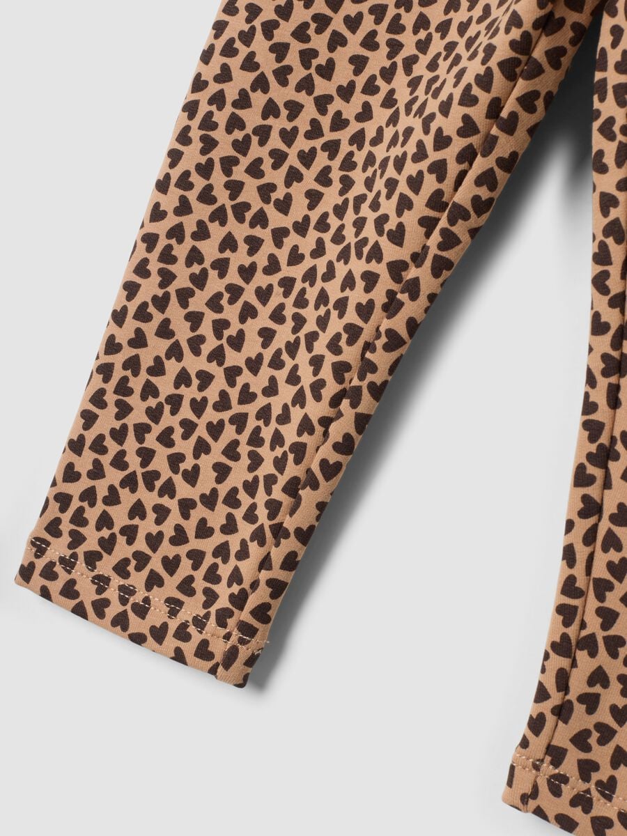 Brown stretch cotton leggings with heart print_3