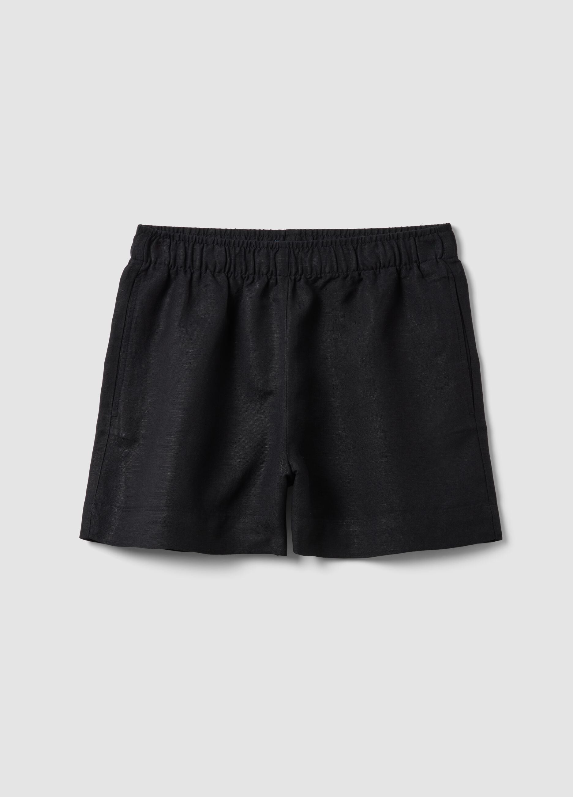 Black linen-viscose blend shorts with elasticated waist, regular fit