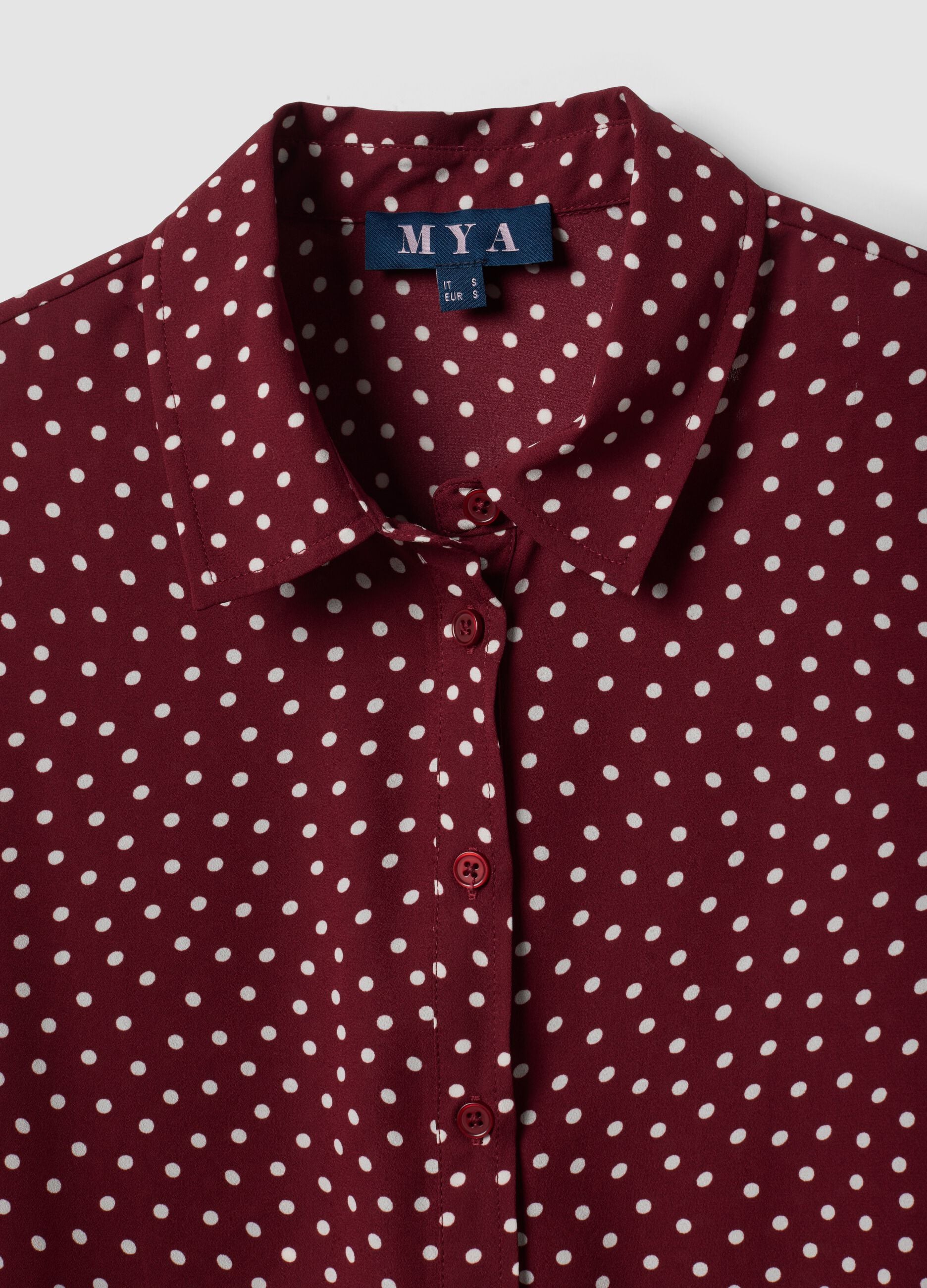 Red polka-dot shirt with classic collar, regular fit