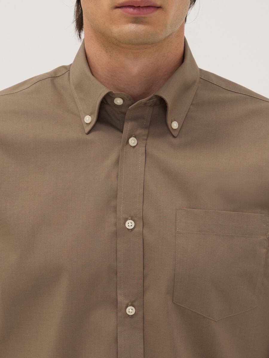 Brown regular-fit easy-iron button-down collar shirt_1