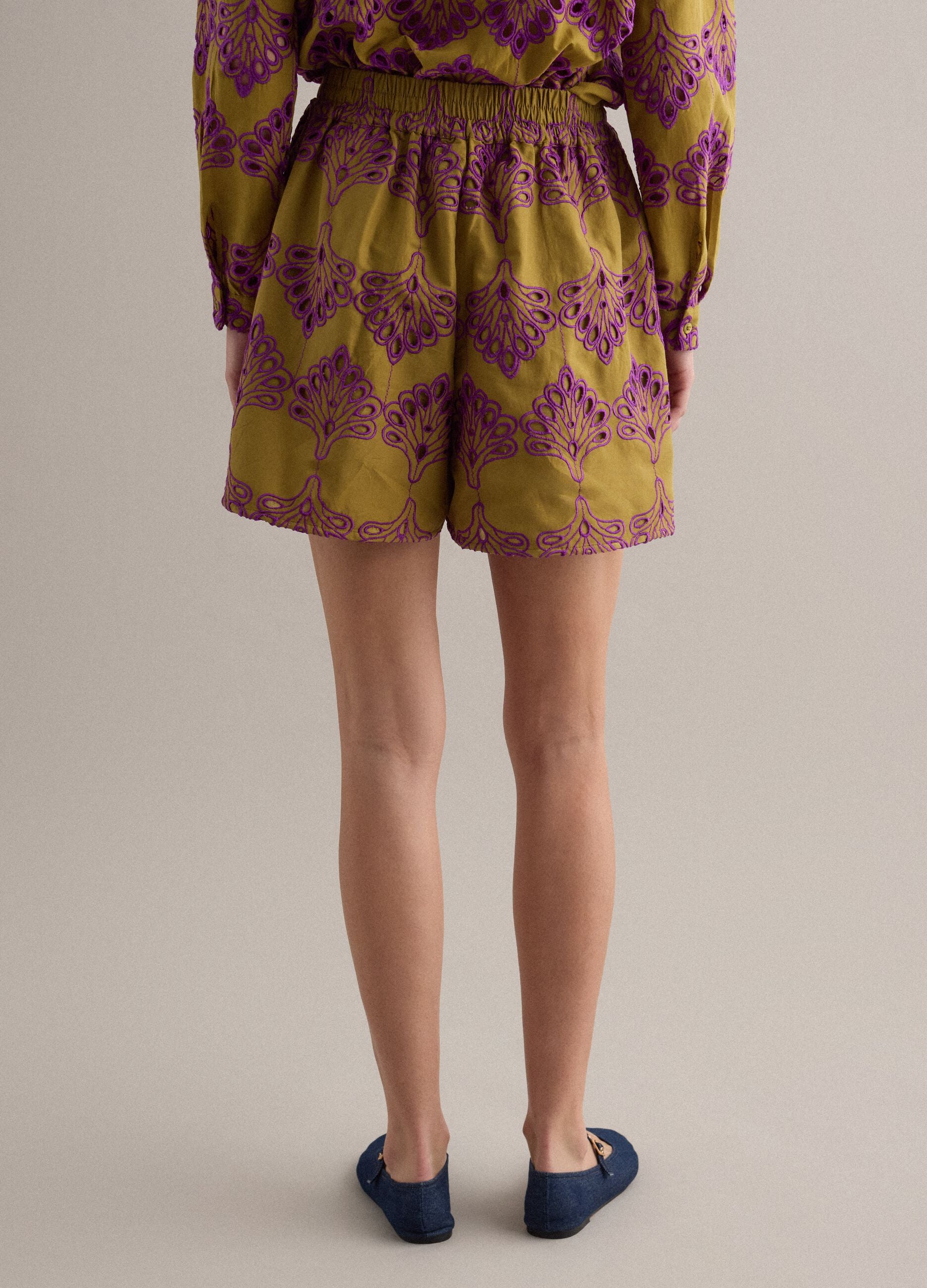 Multicolour pure cotton shorts with openwork embroidery, regular fit