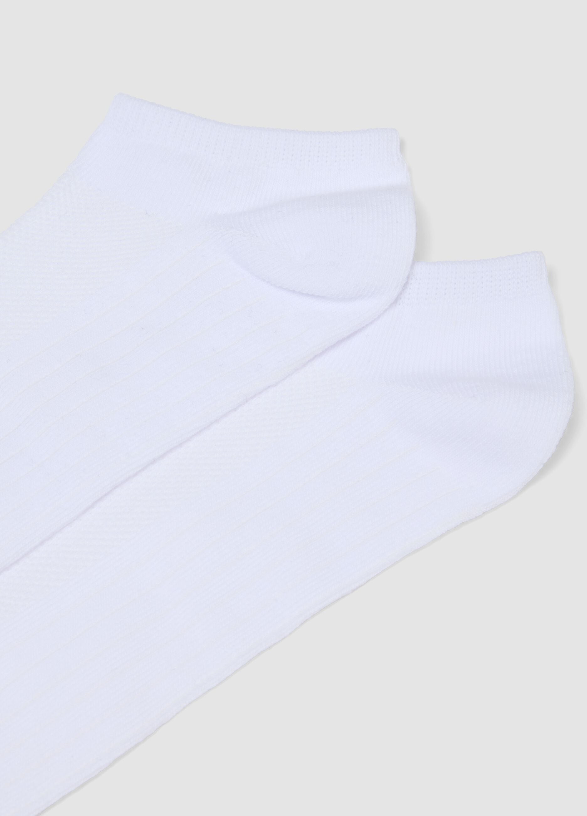 3-pack of white ankle sports socks in stretch organic cotton