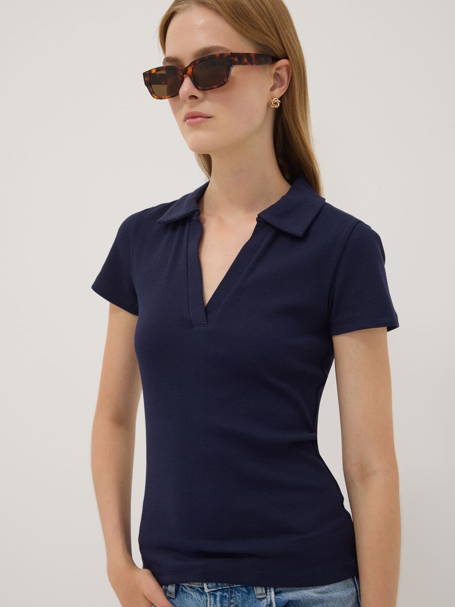 Blue stretch cotton polo shirt with open V-neck, regular fit_0