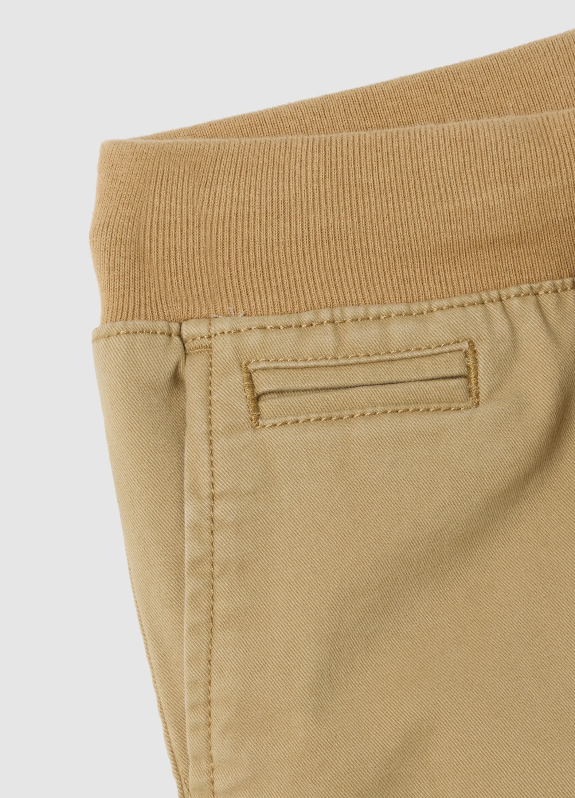 Pull-on trousers with drawstring