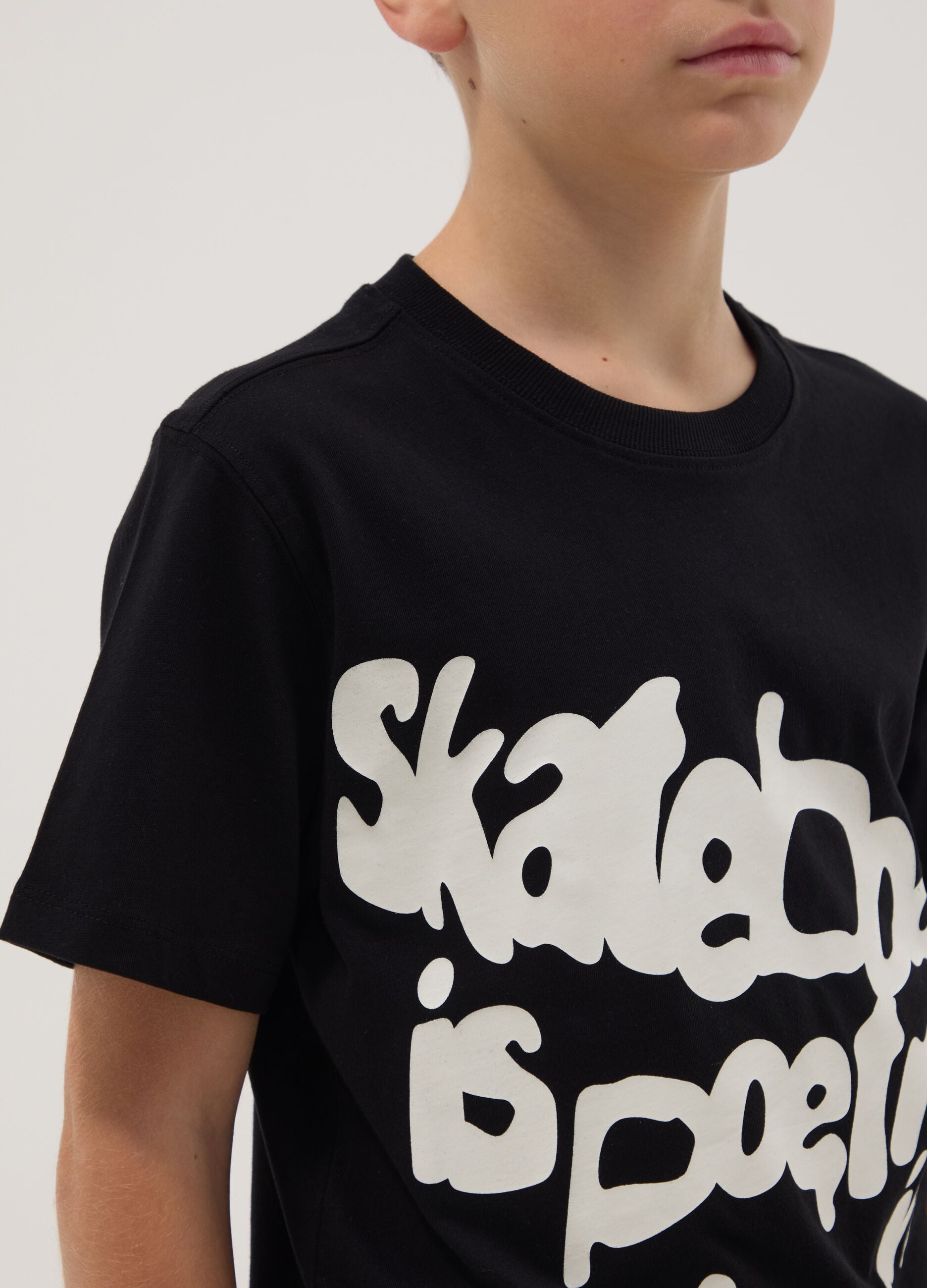 Boy's black pure cotton regular fit T-shirt with print