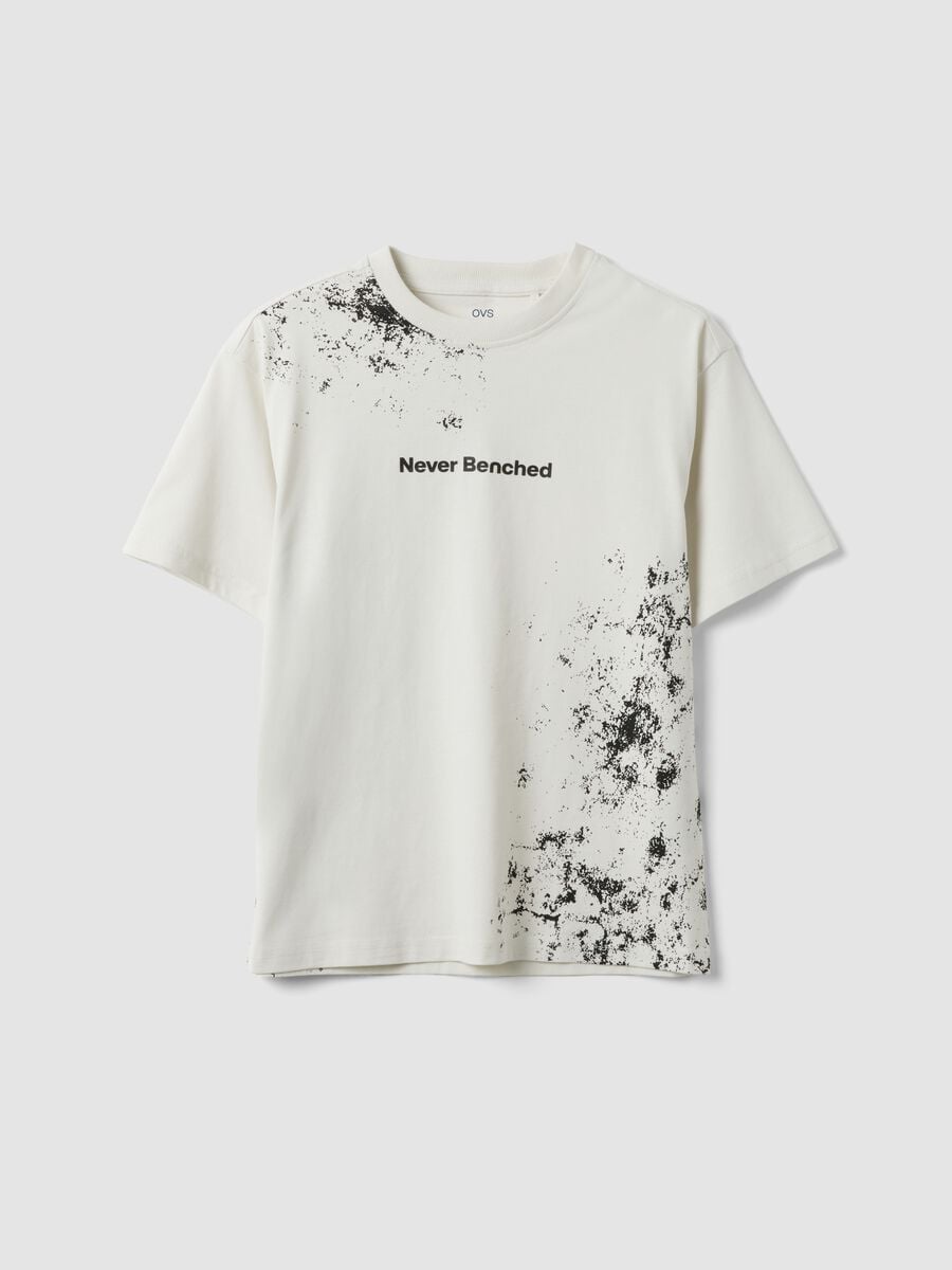 White oversized pure cotton T-shirt with "Never Benched" slogan for boys_3