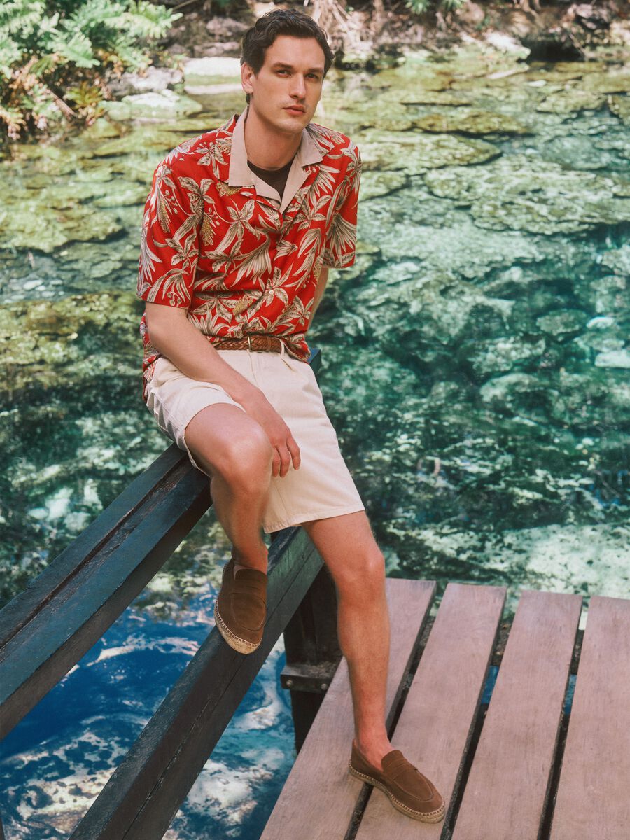 Red organic cotton shirt with tropical print_0
