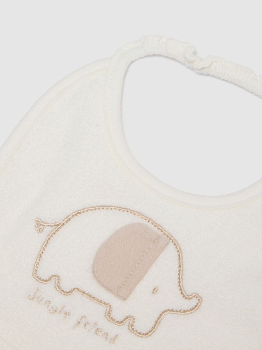 Twin pack of multicolour pure cotton bibs for newborns with embroidery_1