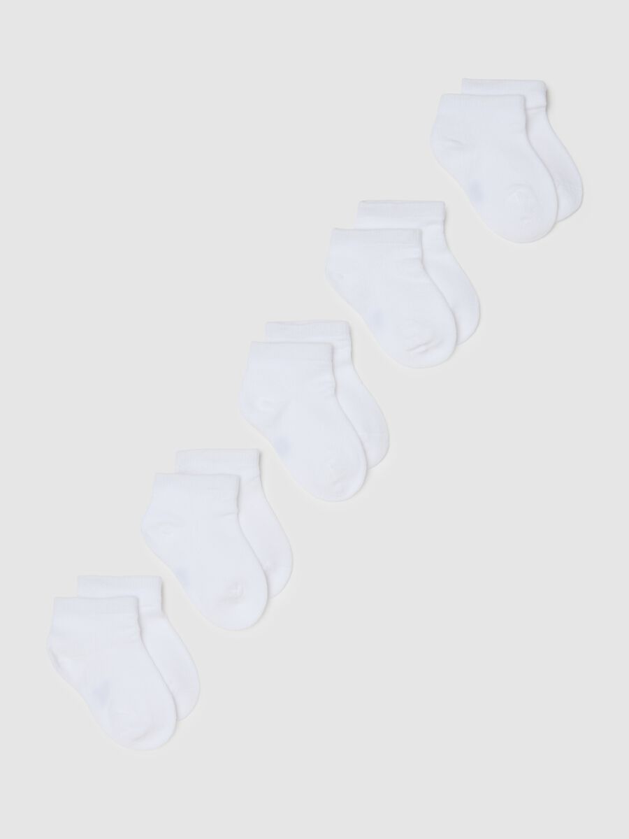 Multipack of white cotton blend ankle socks for babies_0