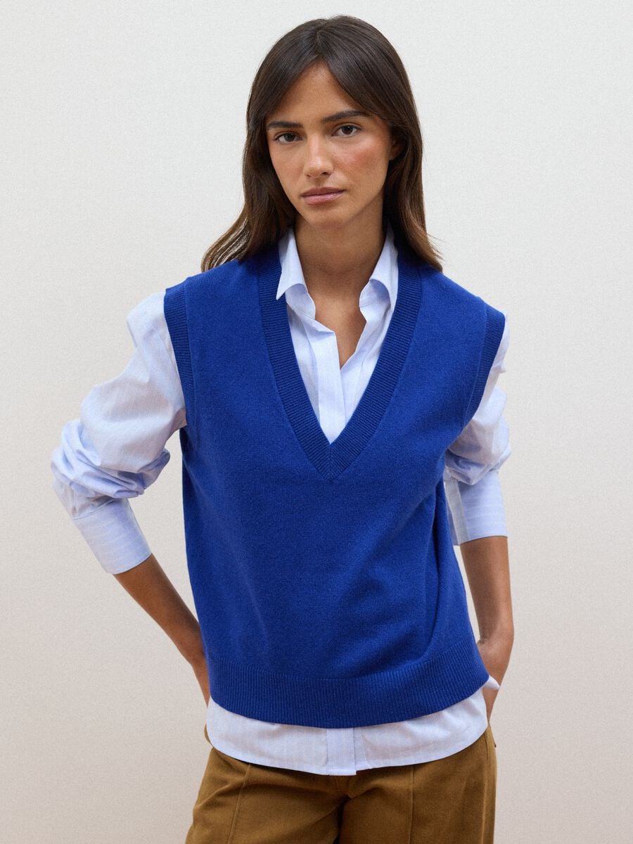 Blue pure wool gilet with deep V-neck_0