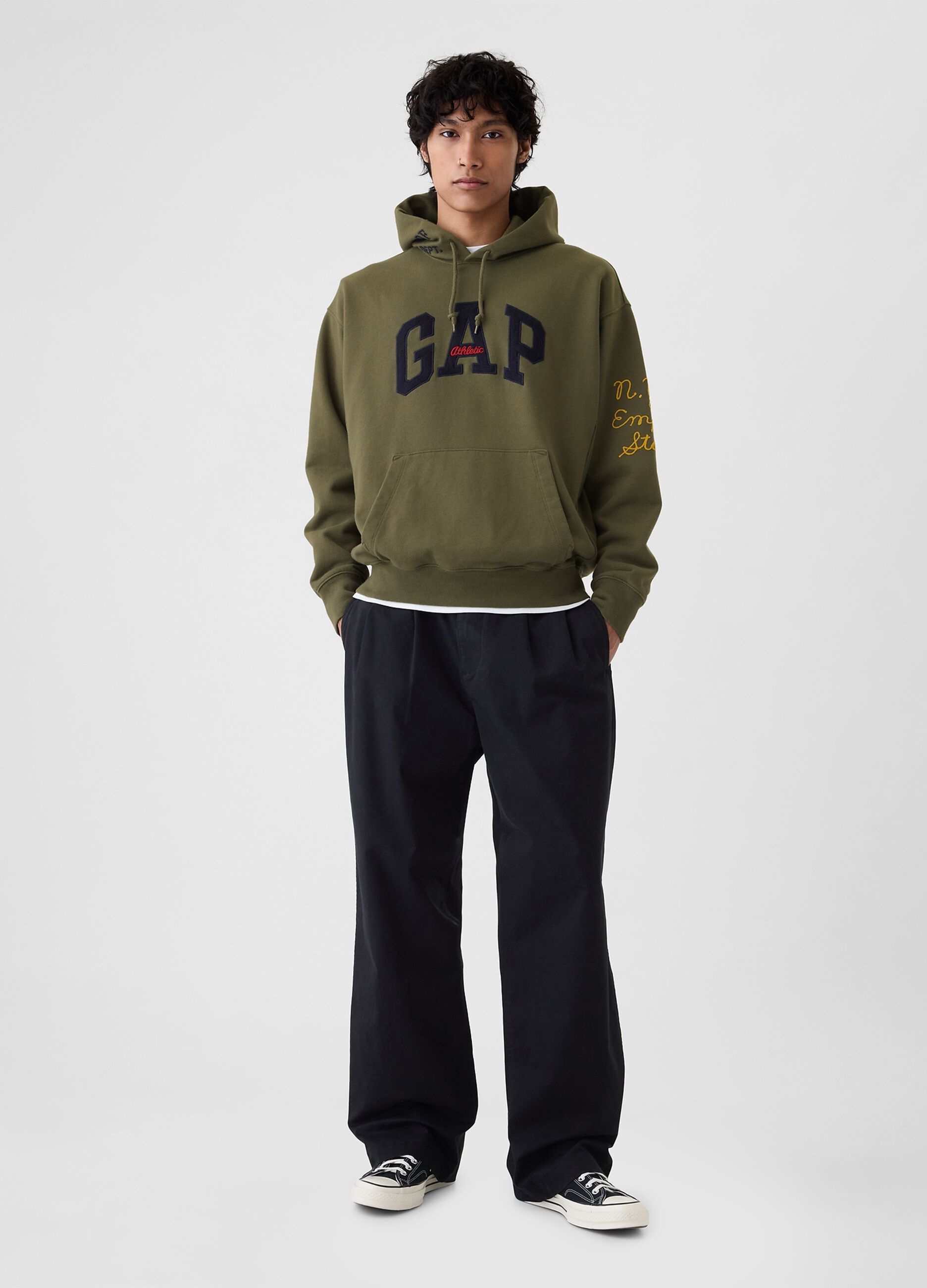 Sweatshirt with hood and logo patch