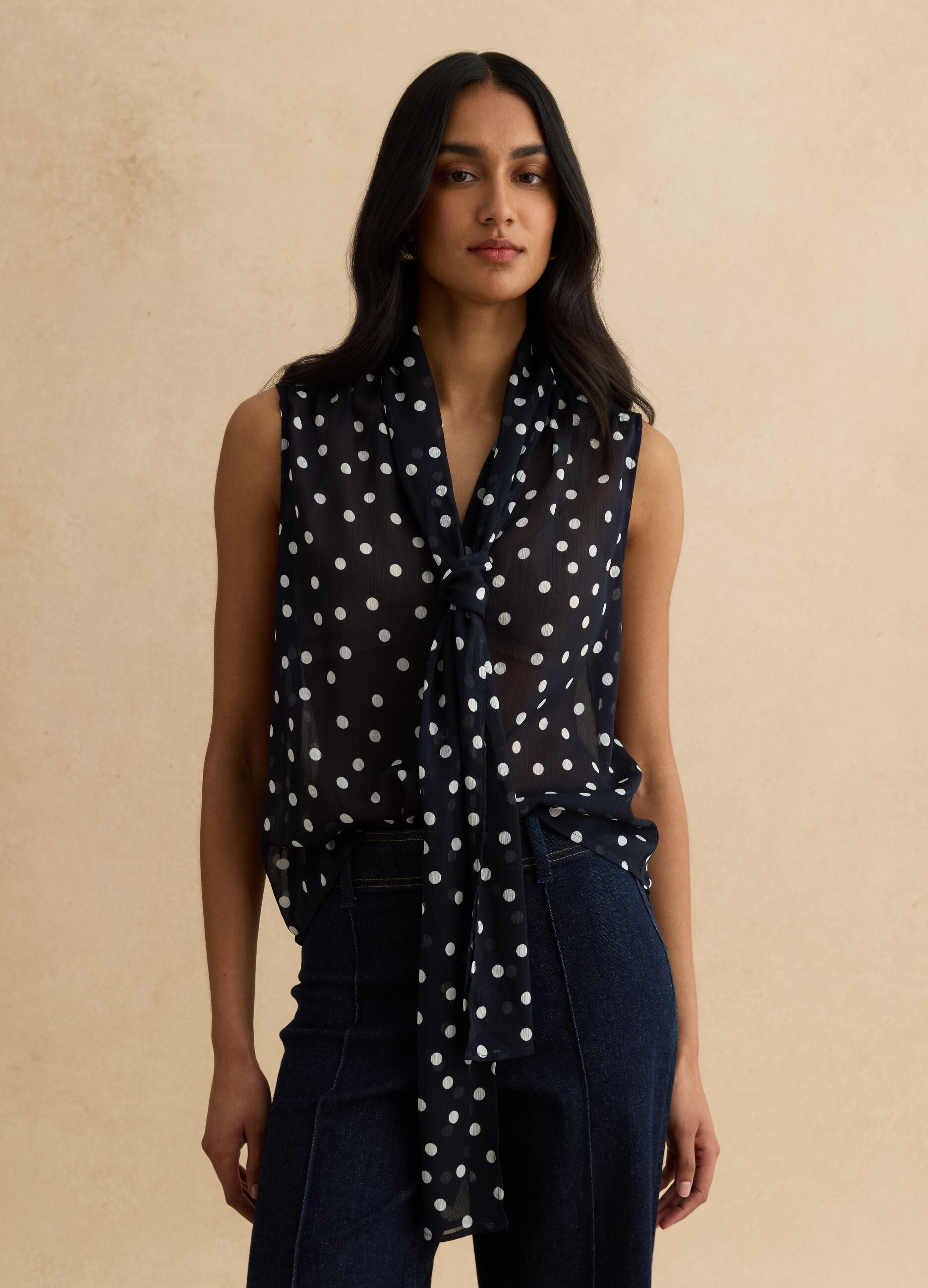 Sleeveless multicolour polka dot blouse with fancy collar, regular fit