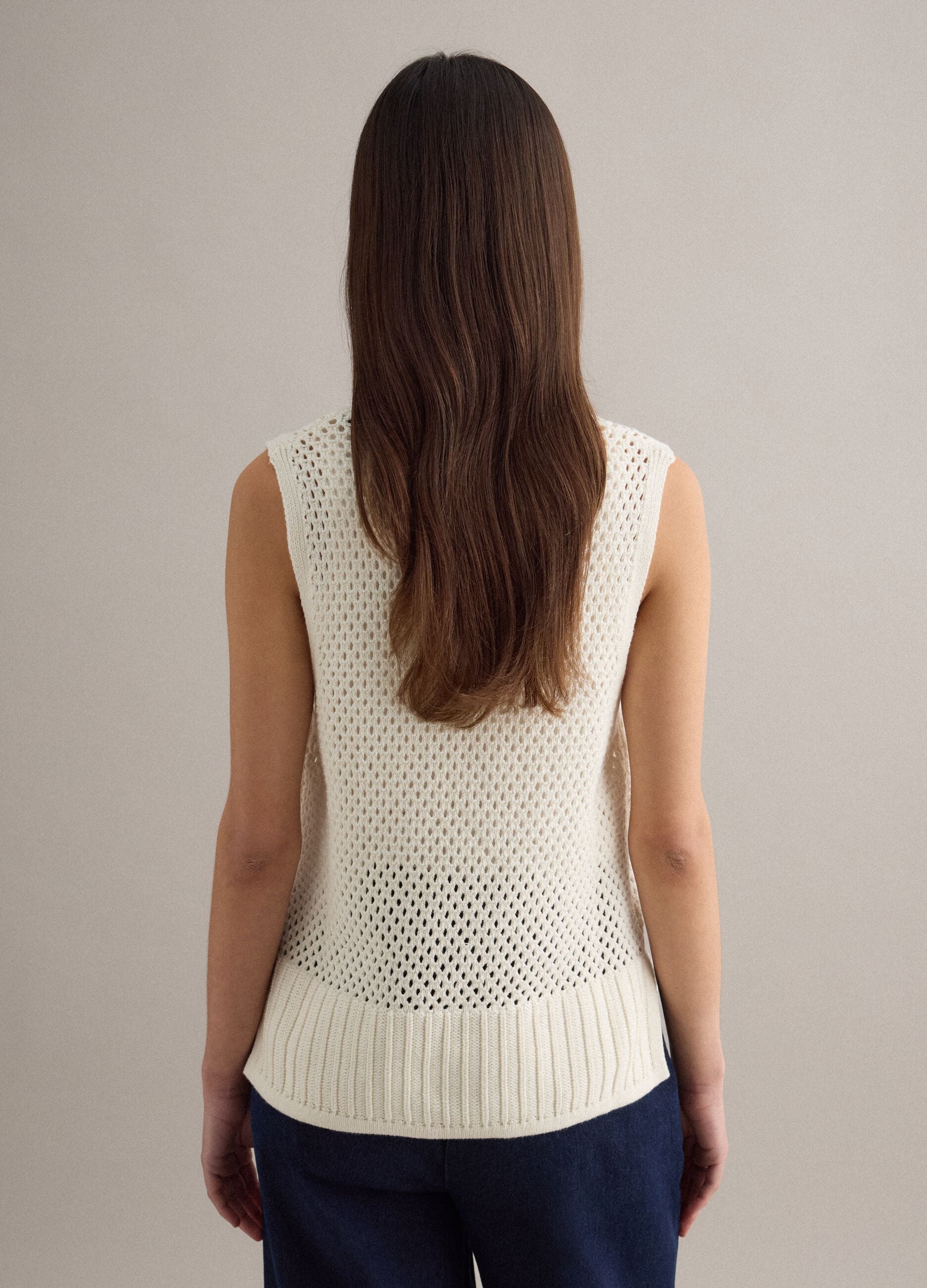White pure cotton tank top with regular fit and mesh texture