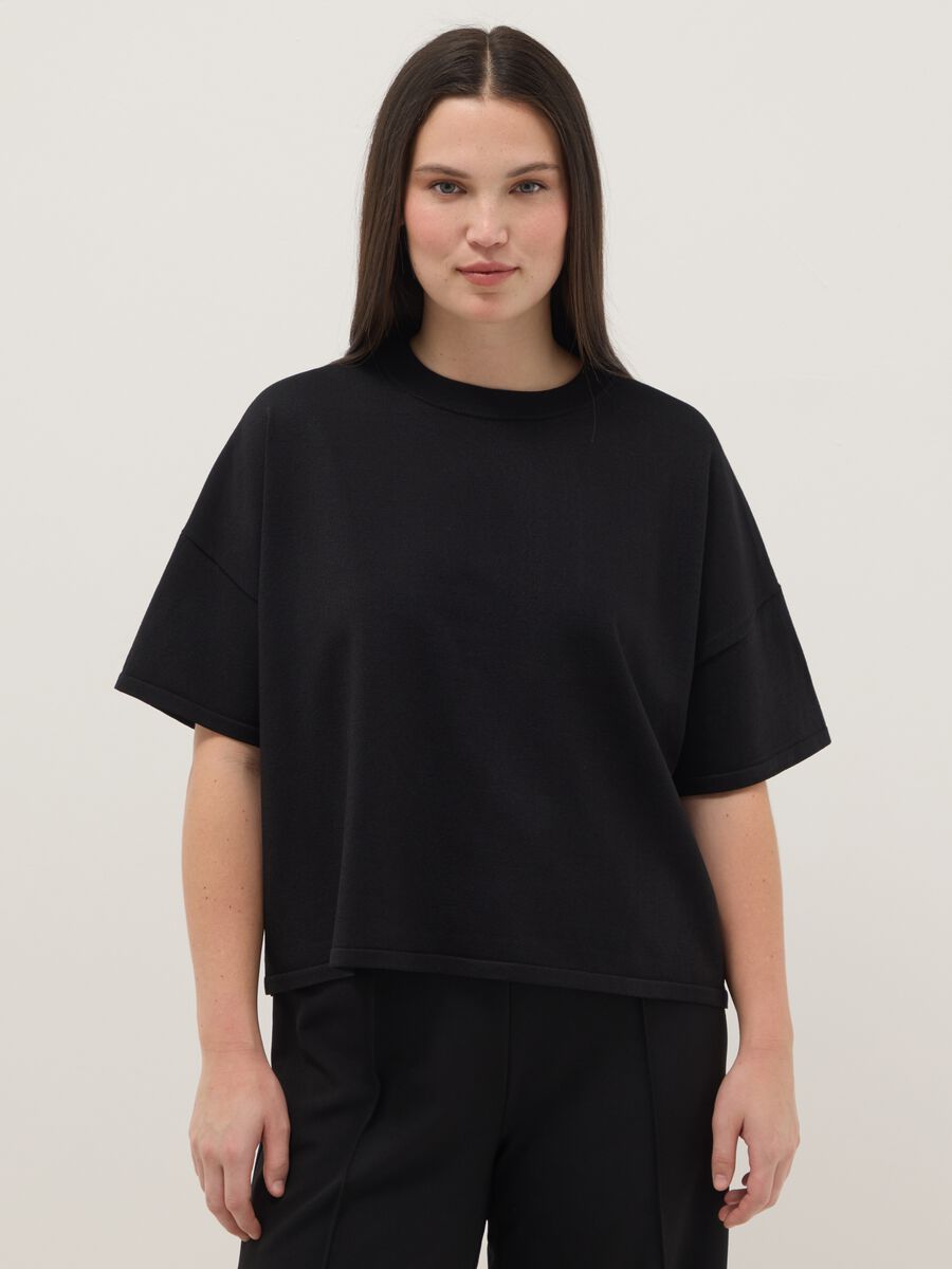 Maglia crop nera oversize fit con collo rotondo_0