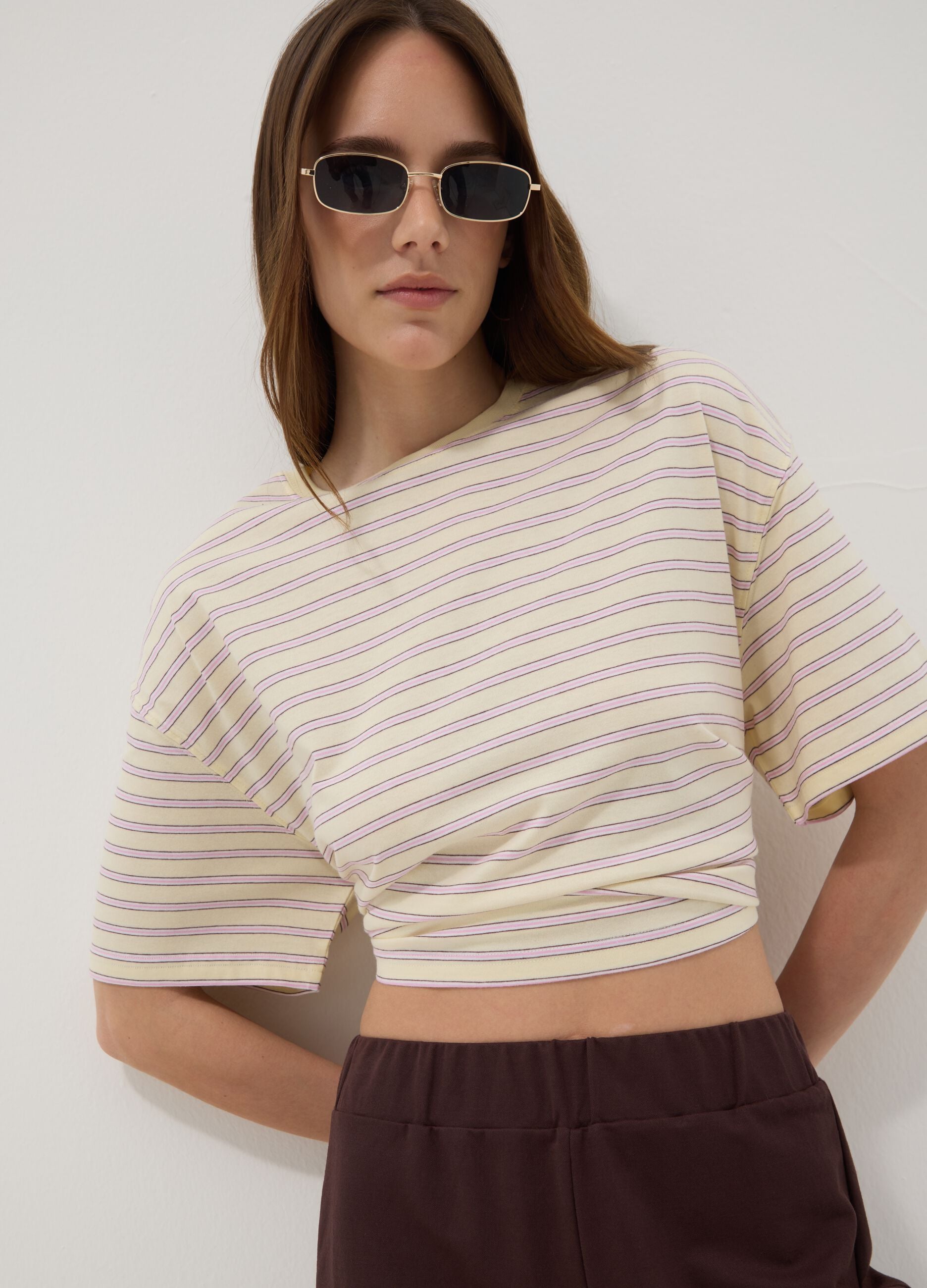 Yellow T-shirt with pink stripes in pure cotton, boxy fit