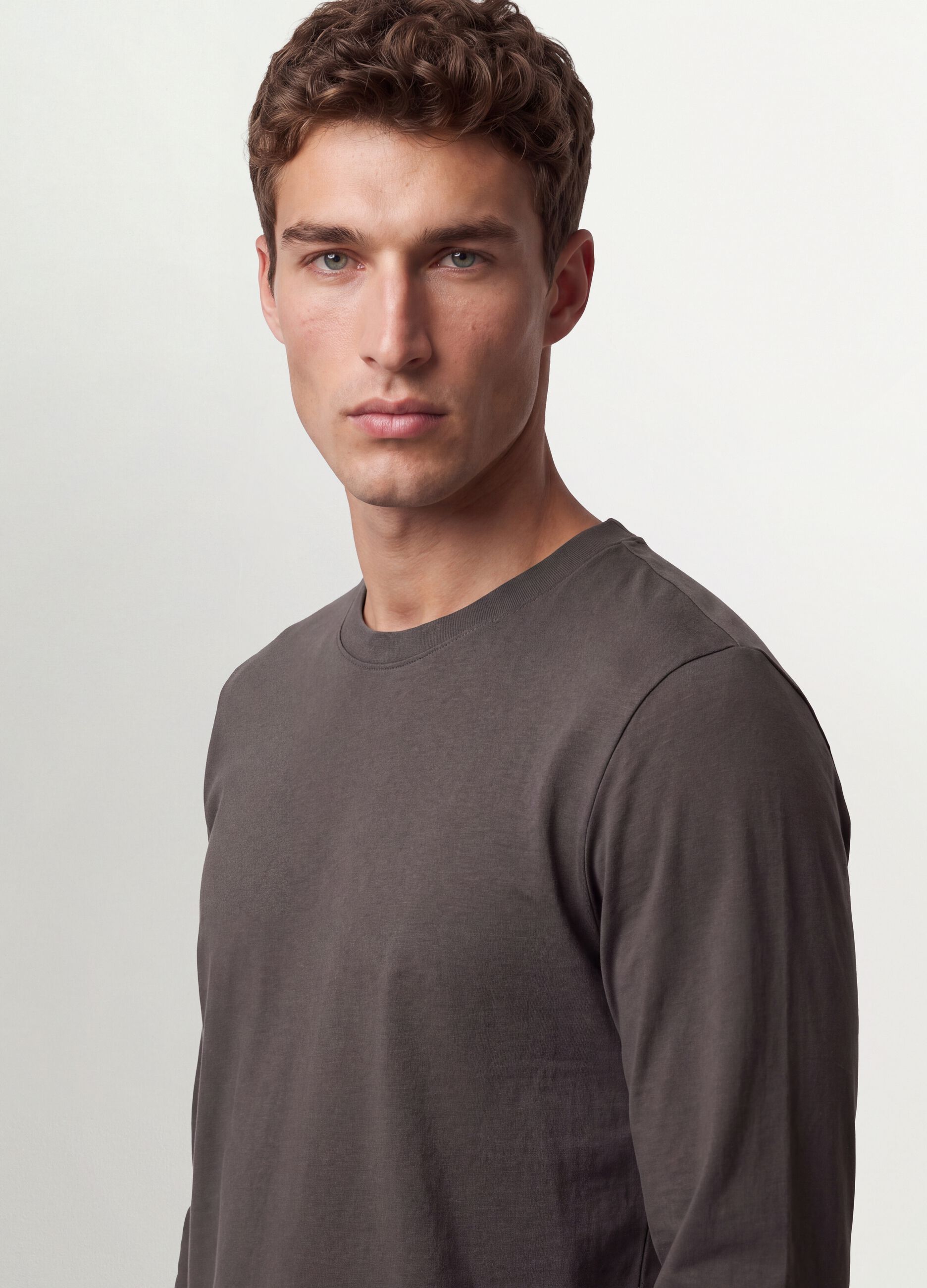 Men&rsquo;s grey long-sleeve T-shirt in 100% organic cotton with crew neck