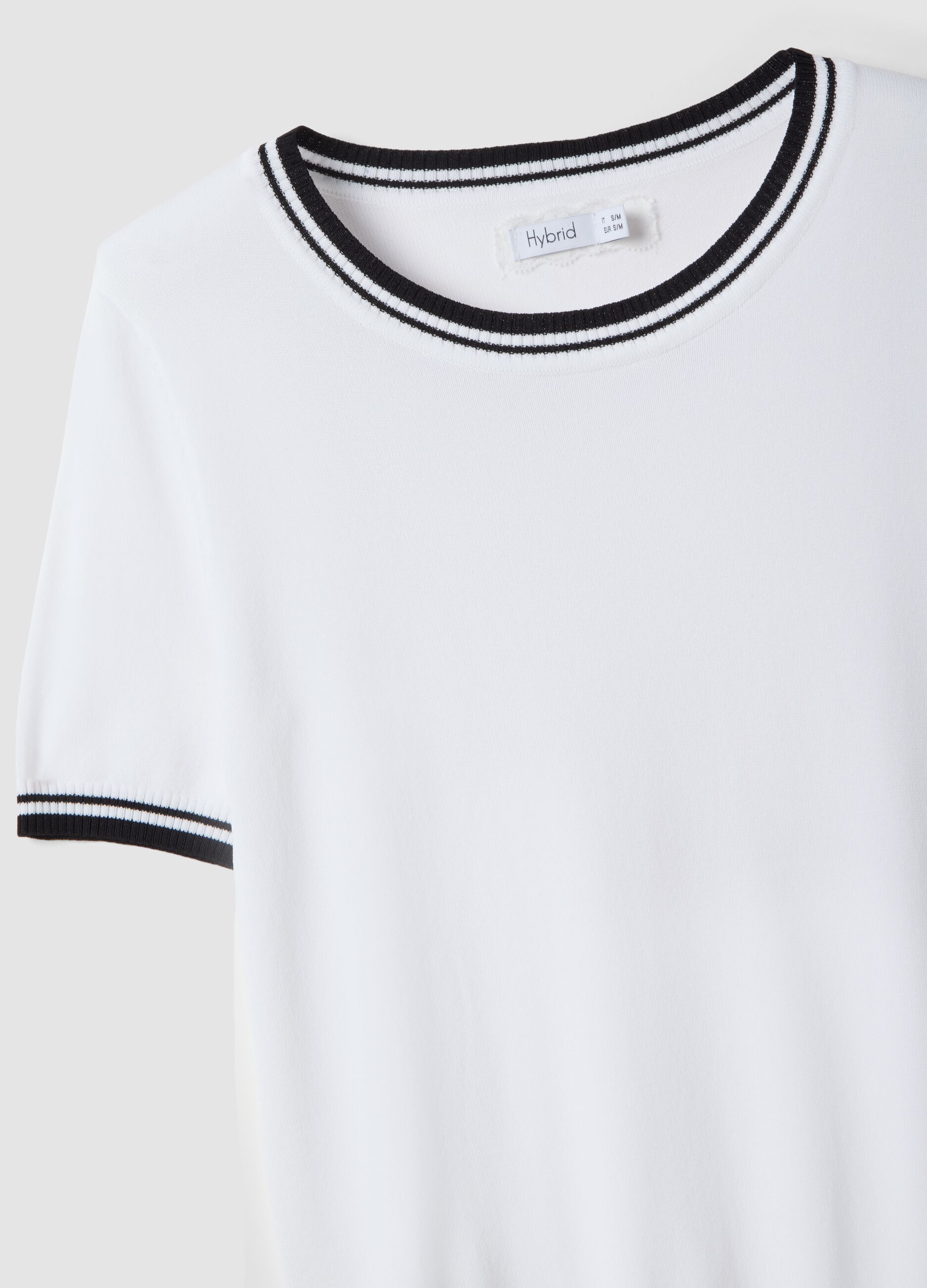 White viscose blend regular fit t-shirt with contrast collar