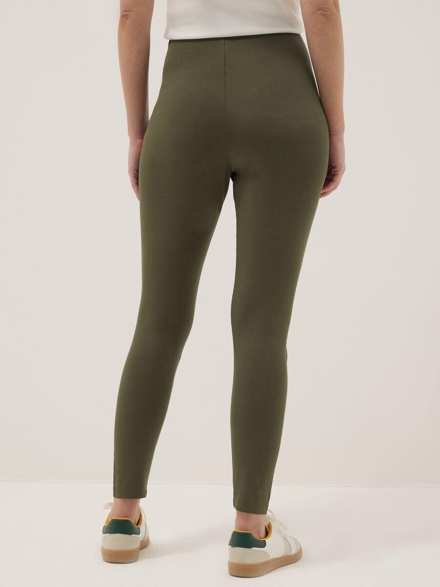 Green viscose maternity leggings with a slim fit_3