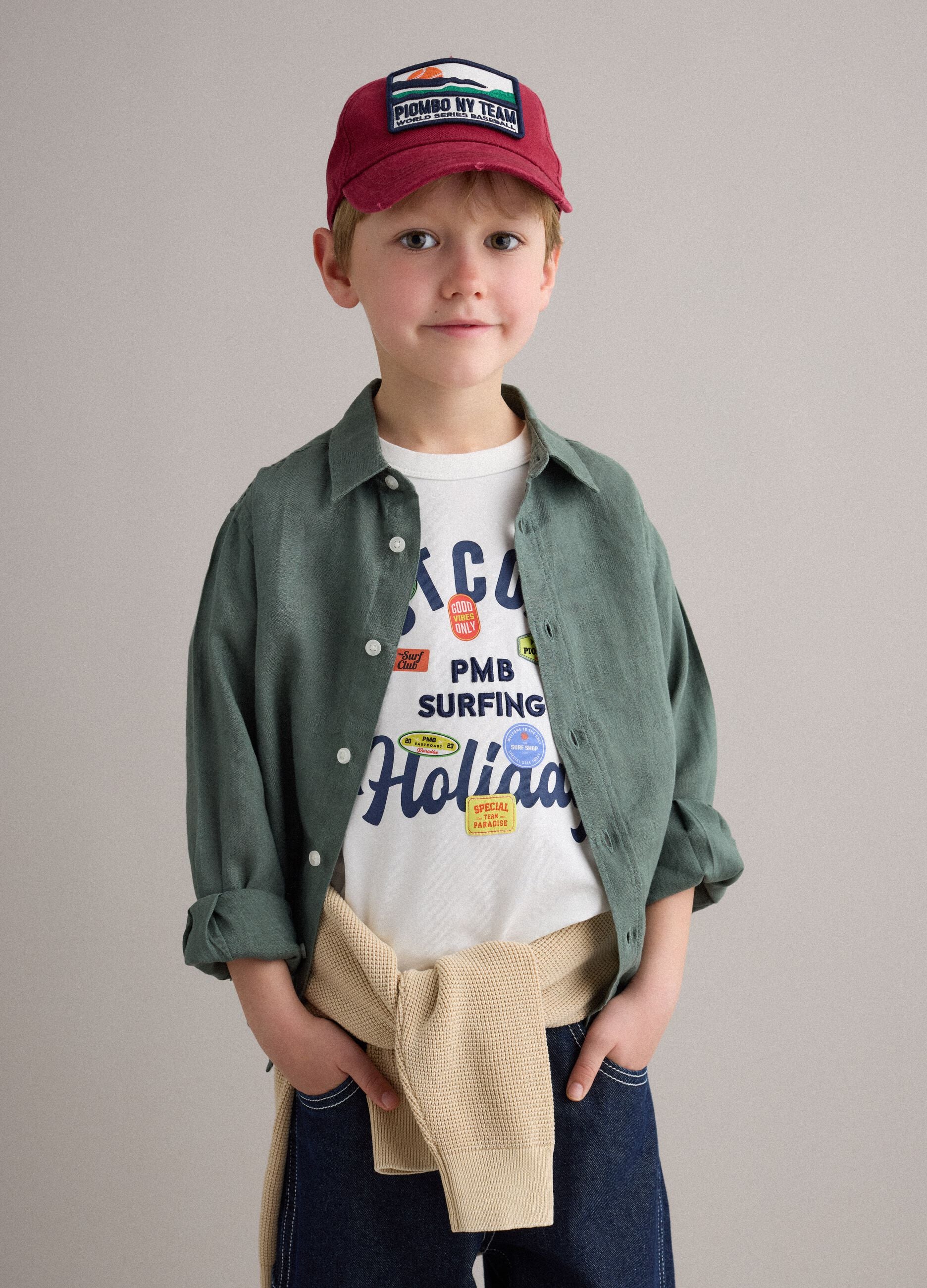 Green pure linen kids&rsquo; shirt with an oversized fit