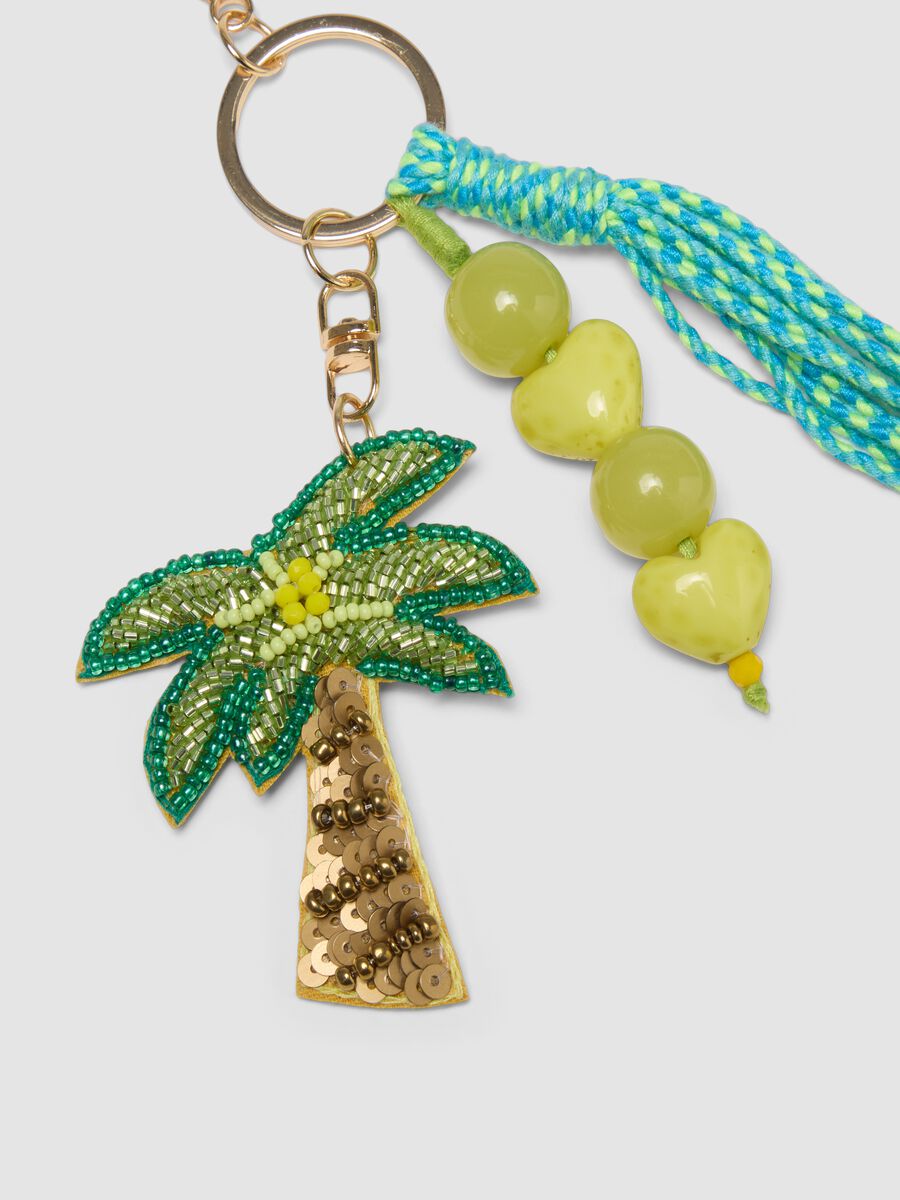 Portachiavi multicolor con nappina e charm tropicali_2