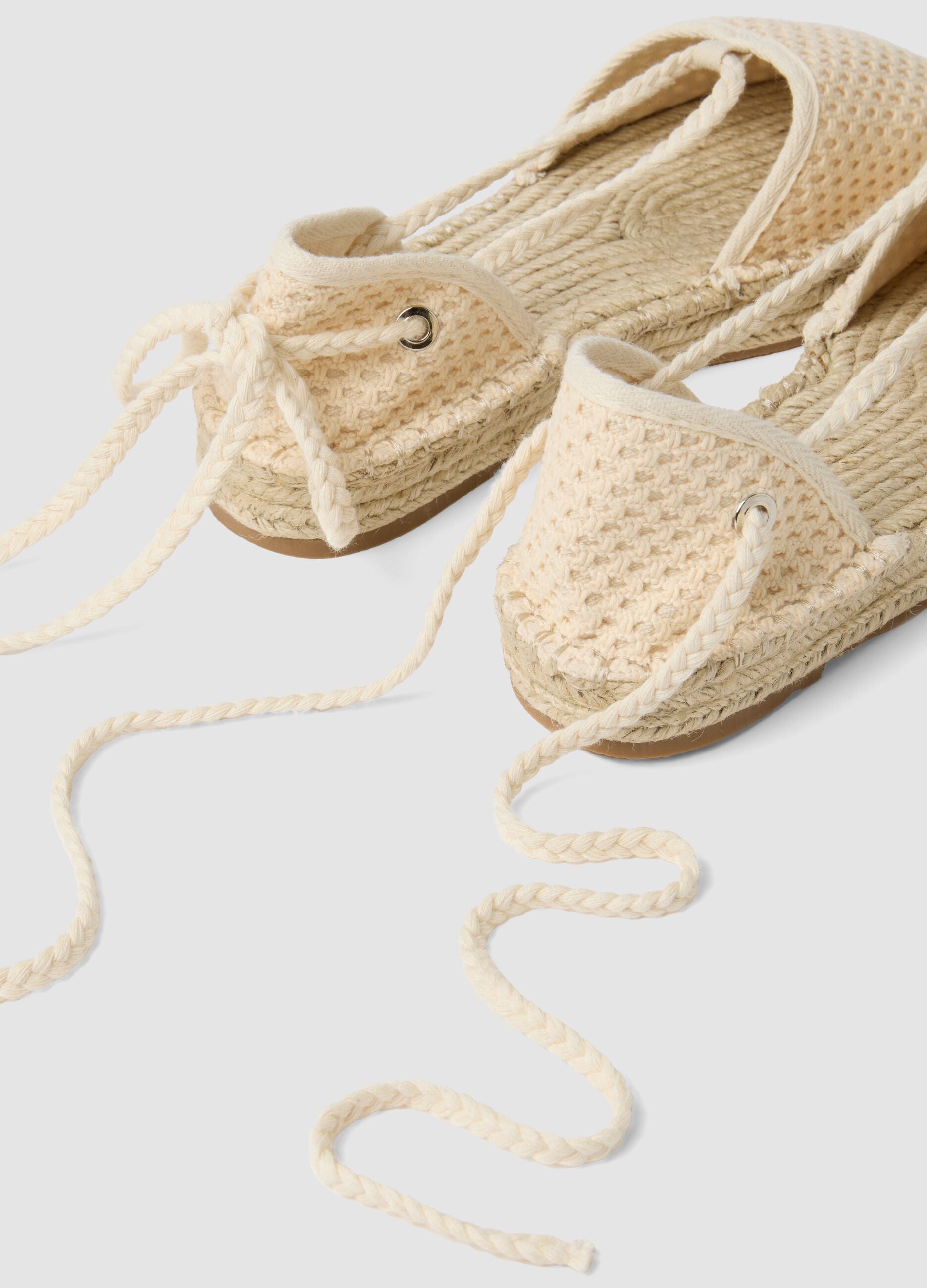 White mesh-textured sandals with laces