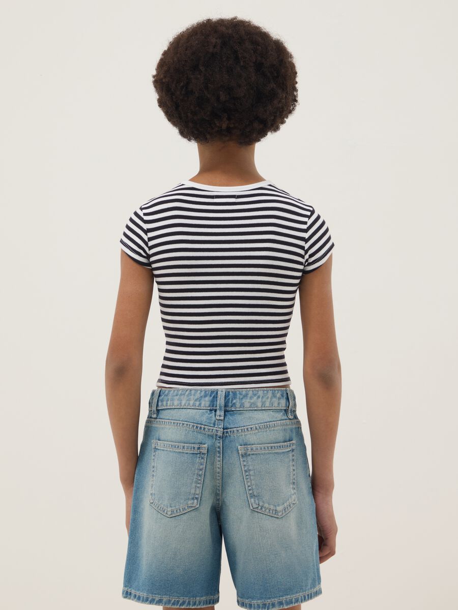 T-shirt fitted in cotone elasticizzato da ragazza a righe multicolor_1