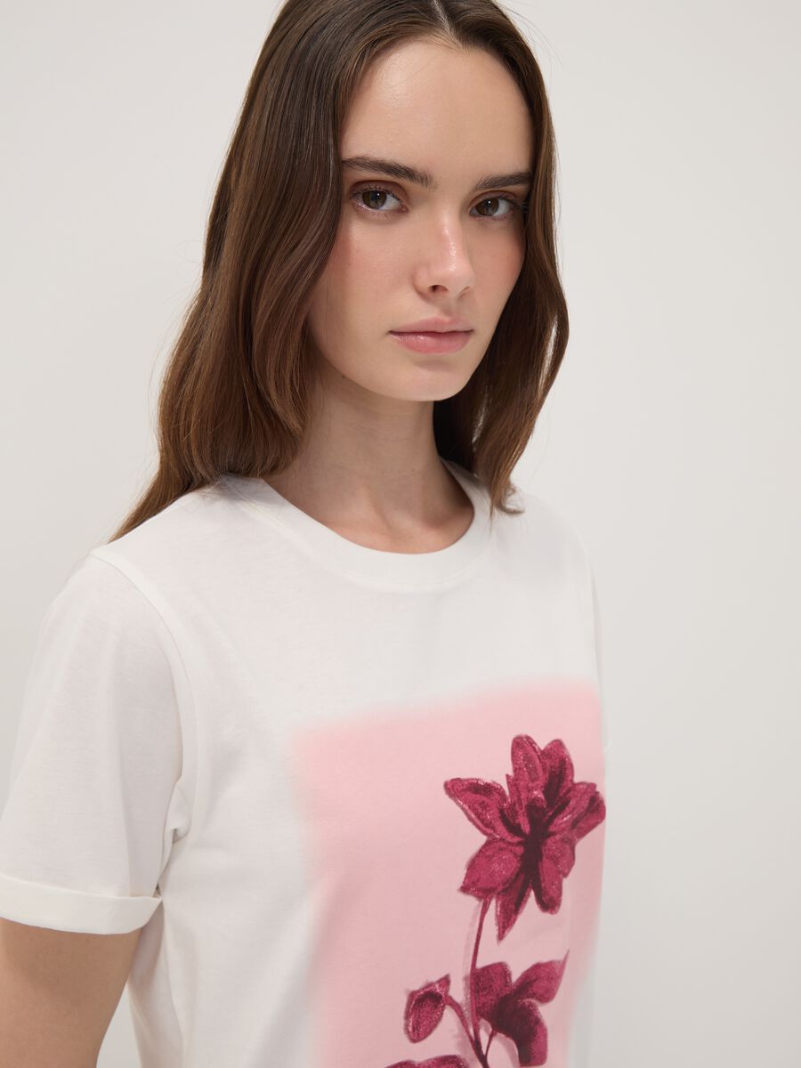 White pure cotton crew-neck T-shirt with floral print, regular fit_1