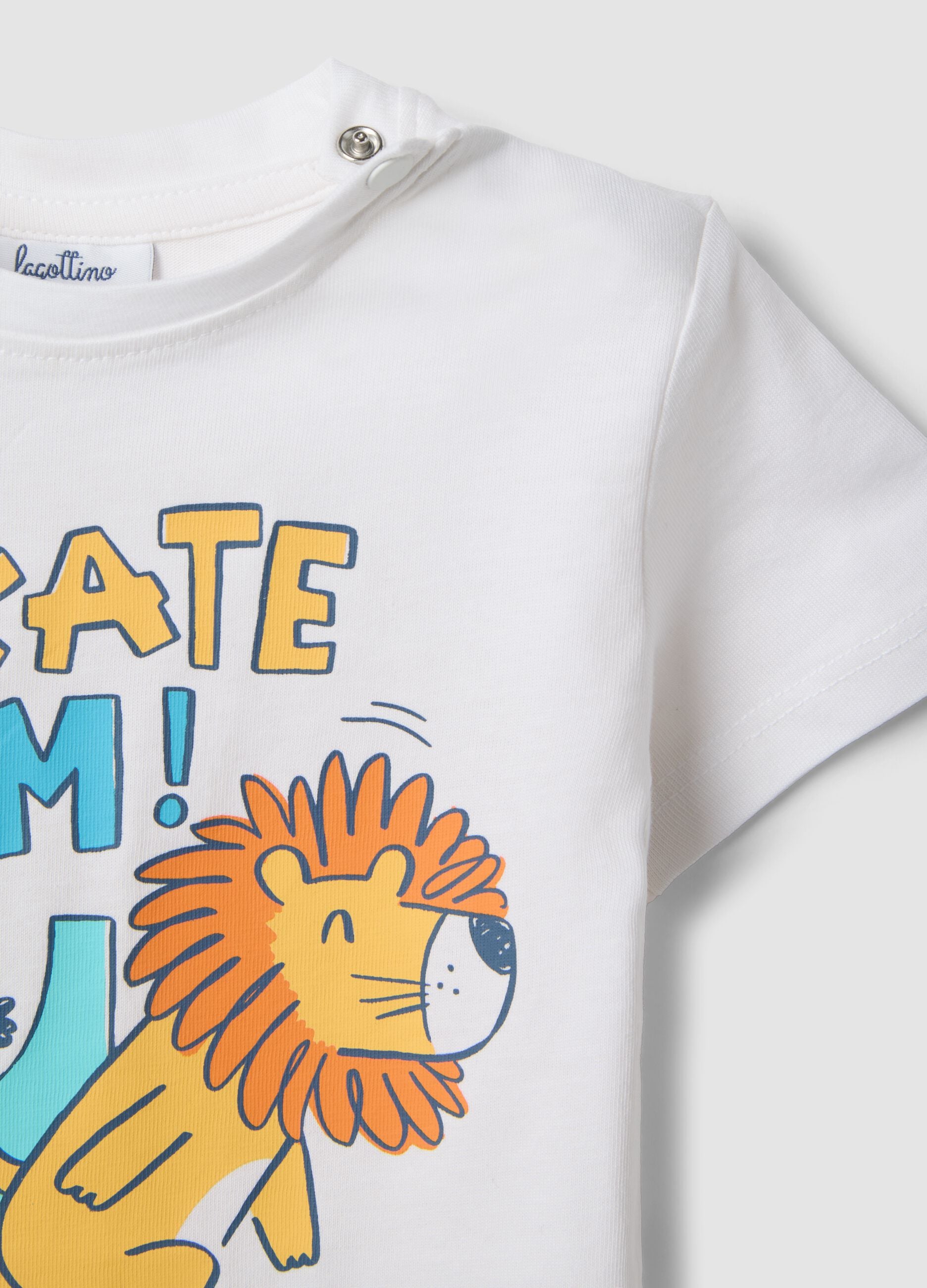 Boy's white pure cotton T-shirt regular fit with skater print