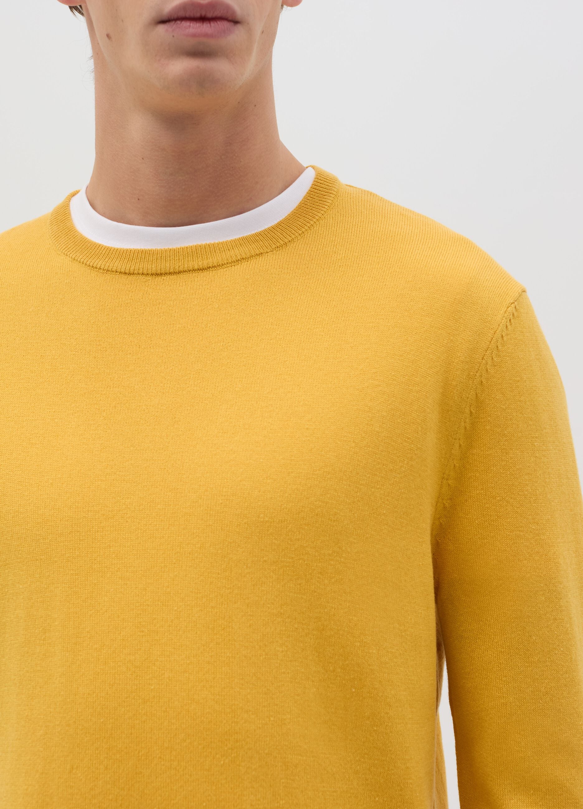 Round neck pullover