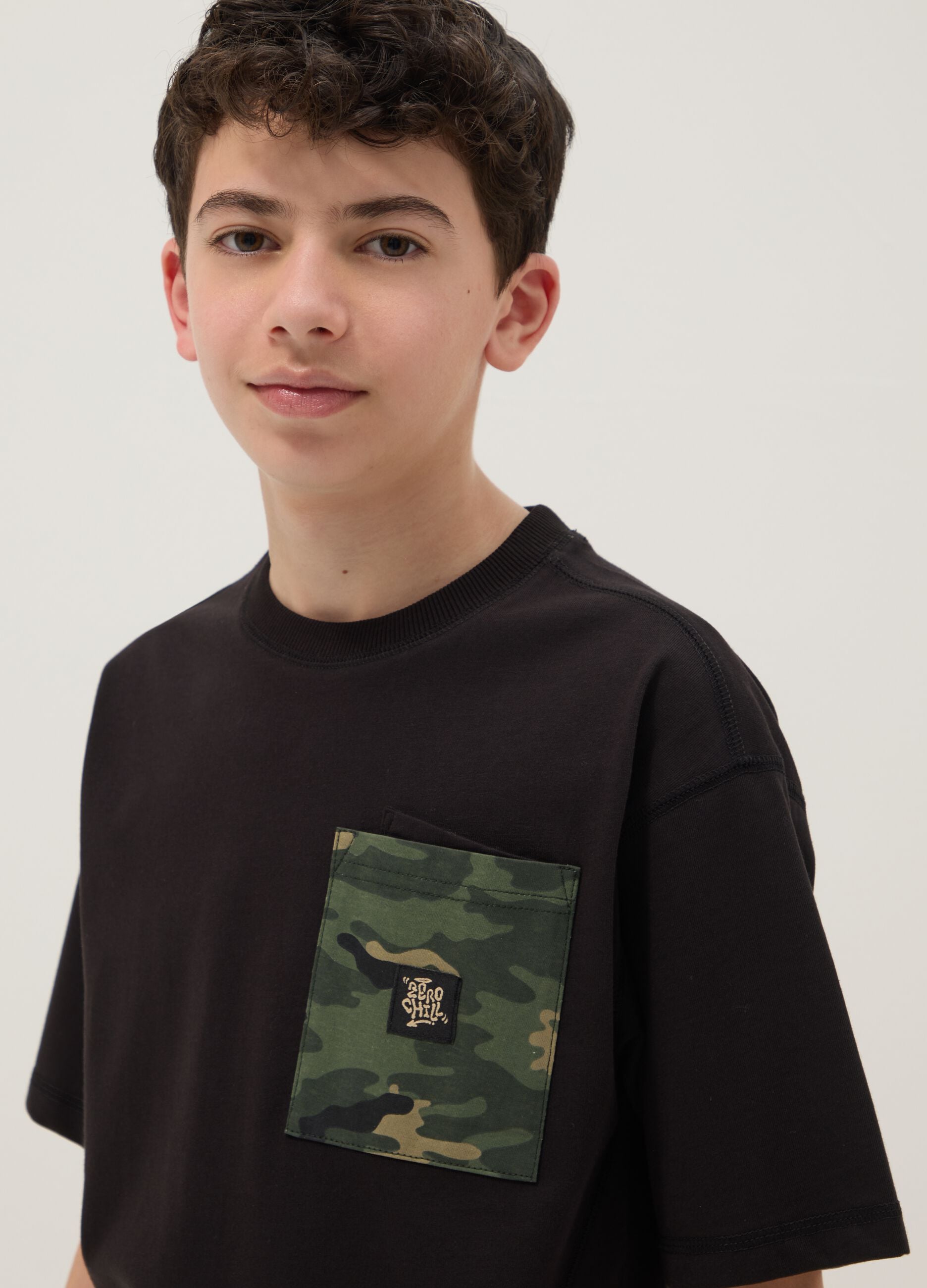 Boys&rsquo; black 100% cotton oversized T-shirt with chest pocket