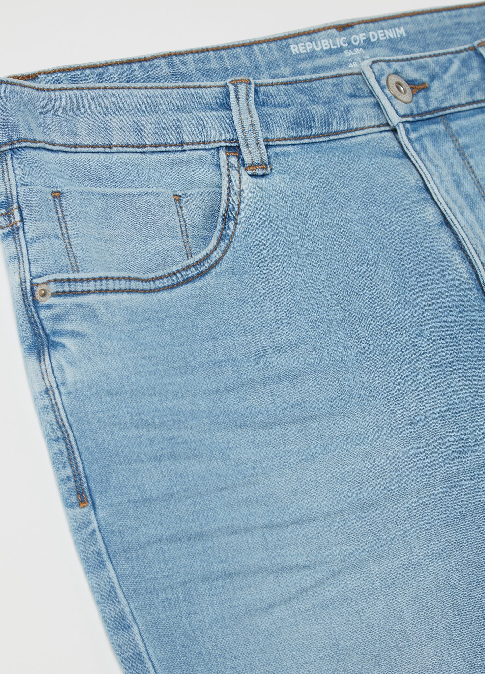 Slim-fit jeans with discolouring