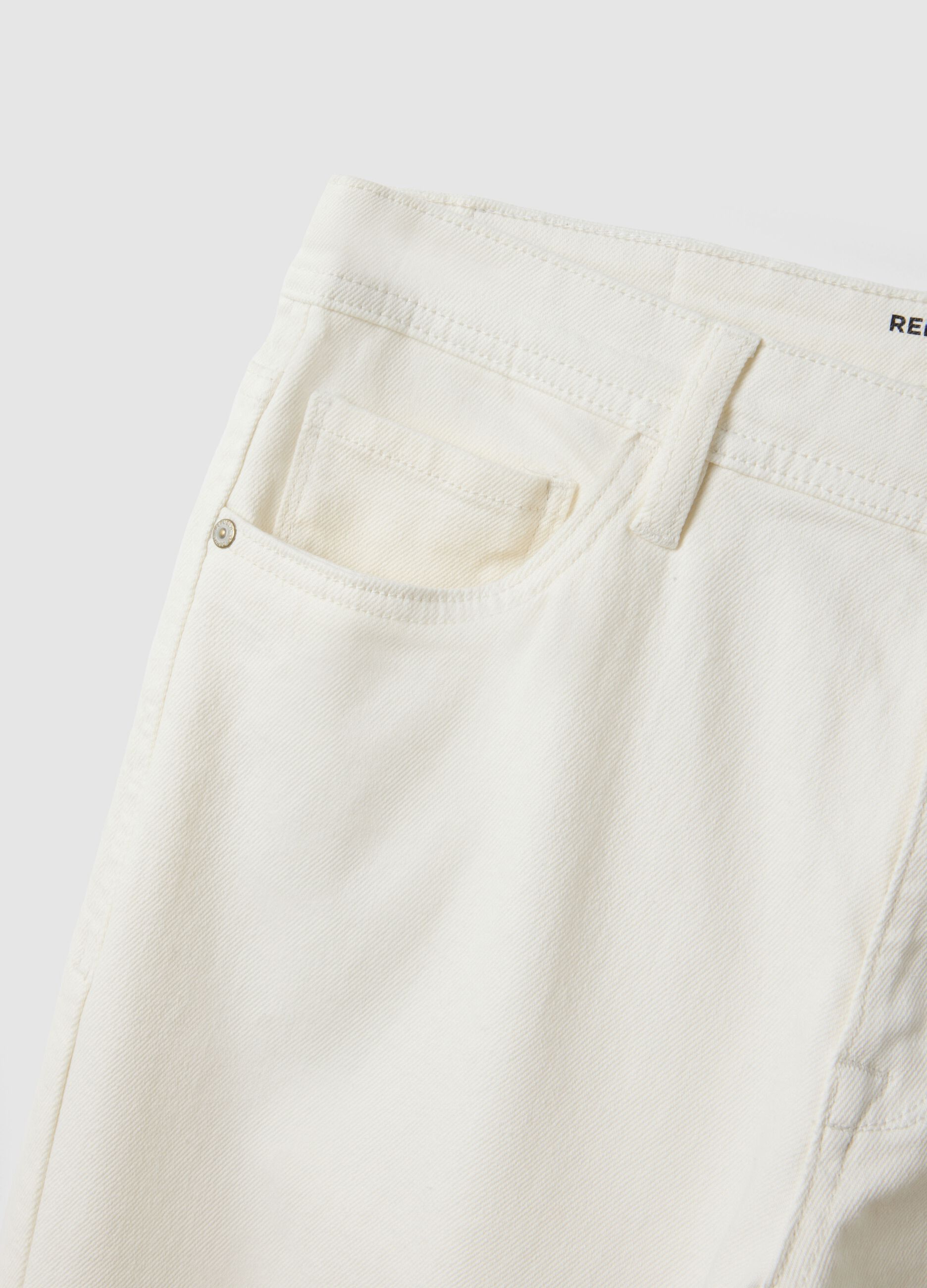 Relaxed fit white stretch cotton denim jeans
