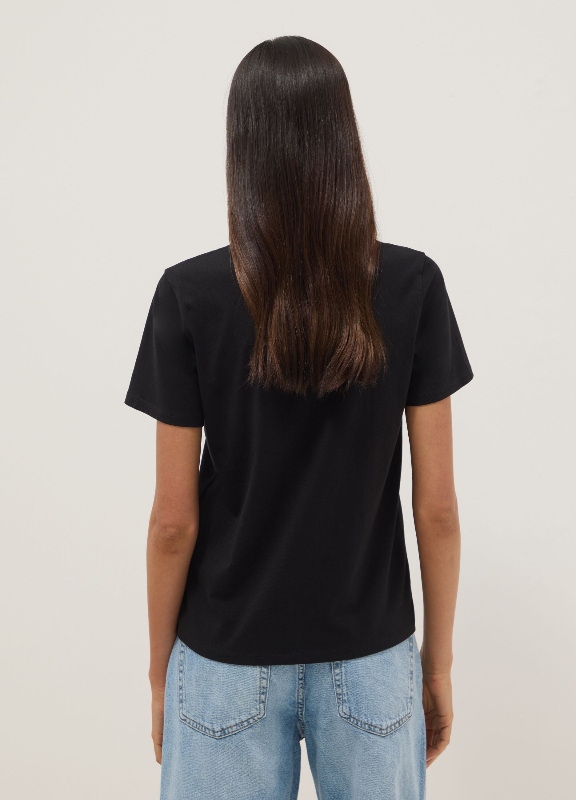 Black pure cotton regular-fit T-shirt with embroidered chest pocket