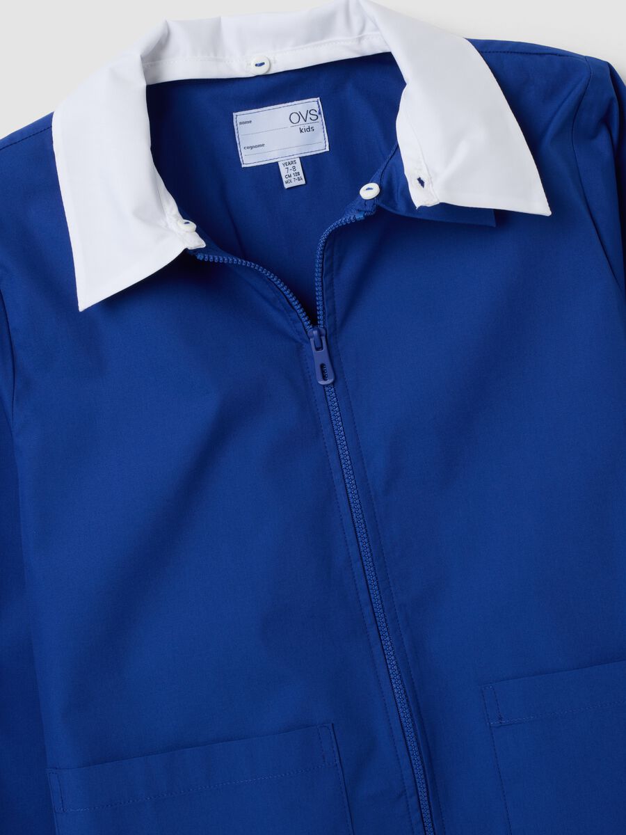 2-pack of blue school aprons with zip and white collar for boys_3