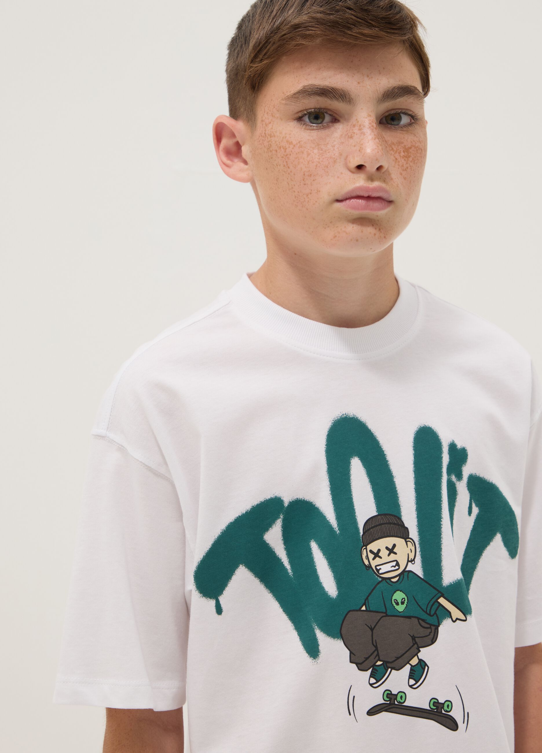 White pure cotton boys&rsquo; oversized T-shirt with print