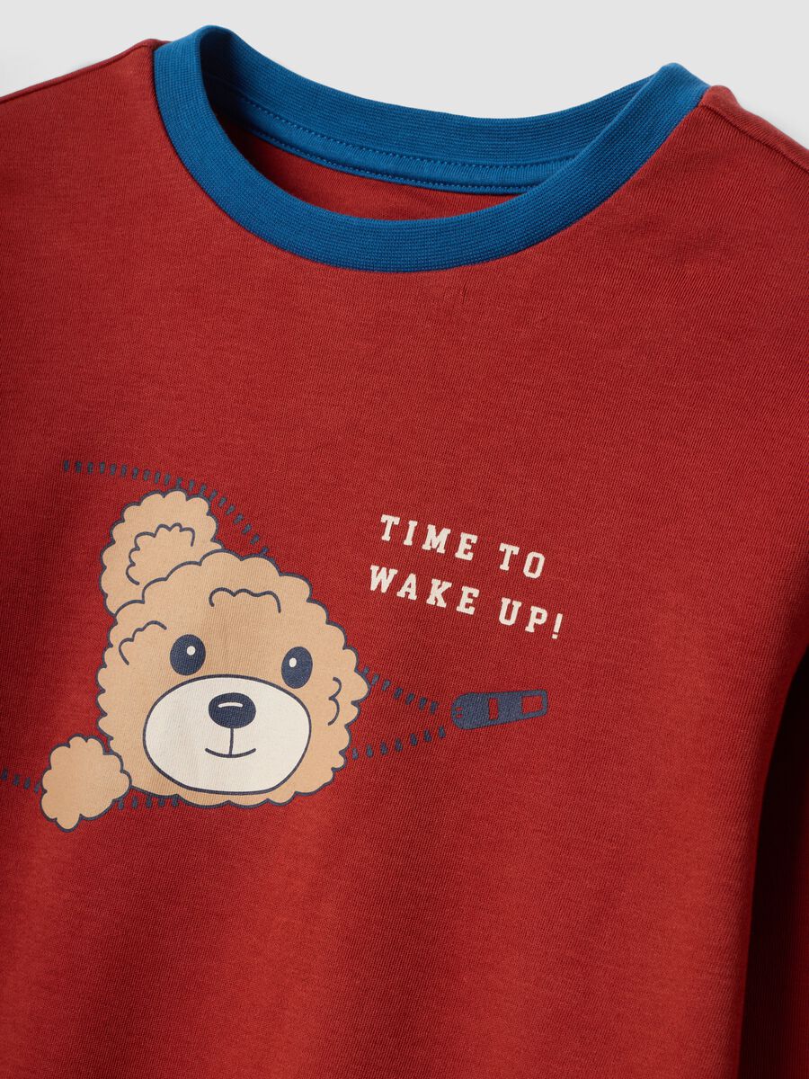 Red organic cotton pyjamas with crew neck and teddy print_2