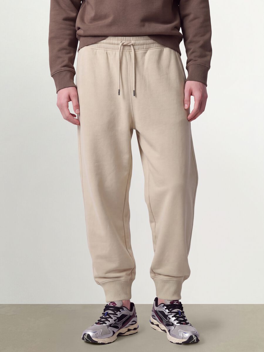 Jogger beige in misto cotone con fondo a polsino e coulisse_2